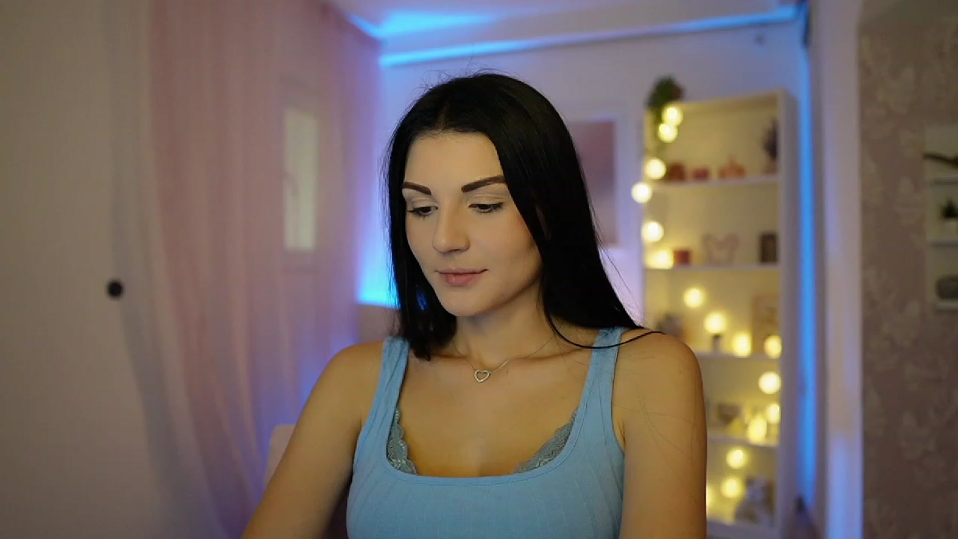 Gallery image thumbnail from Karlee_Grey__'s myfreecams stream on, 10/03/2023, 09:00 image 14 of 20