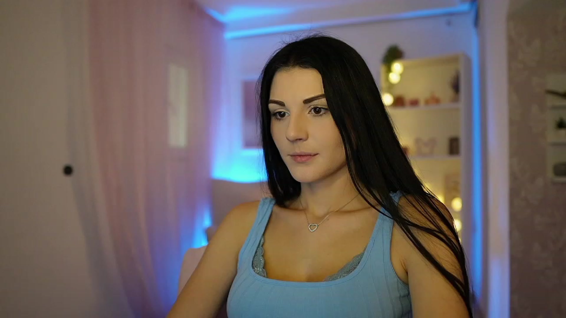 Gallery image thumbnail from Karlee_Grey__'s myfreecams stream on, 10/03/2023, 09:00 image 5 of 20