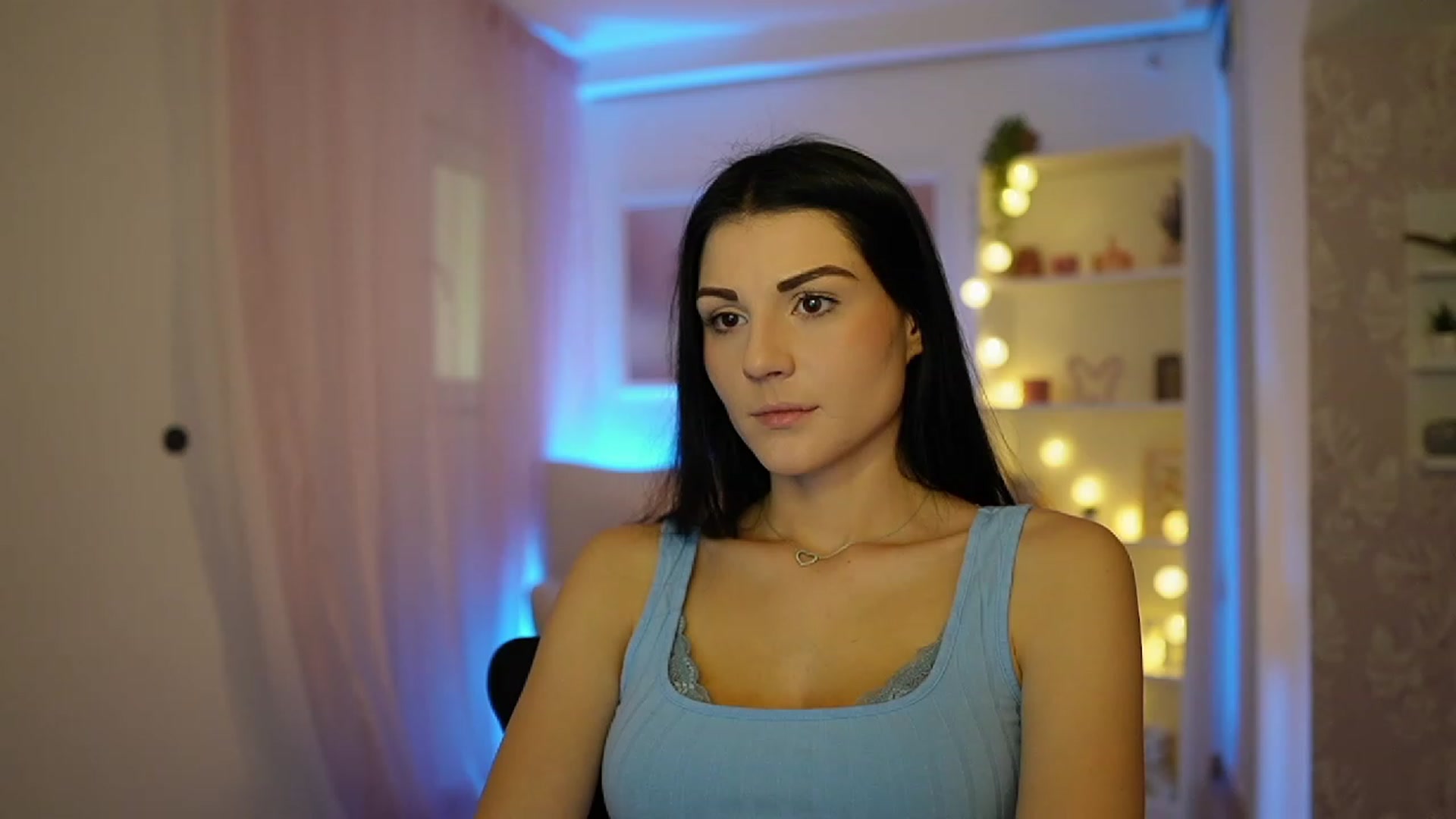 Gallery image thumbnail from Karlee_Grey__'s myfreecams stream on, 10/03/2023, 10:09 image 17 of 20
