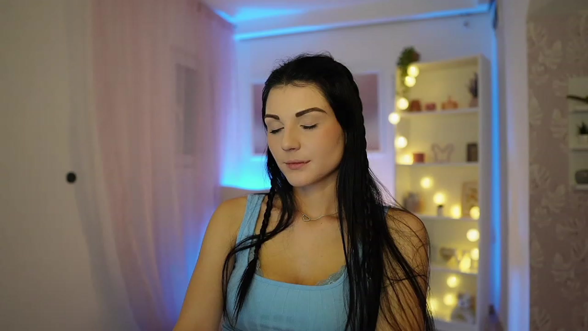 Gallery image thumbnail from Karlee_Grey__'s myfreecams stream on, 10/03/2023, 12:49 image 5 of 20