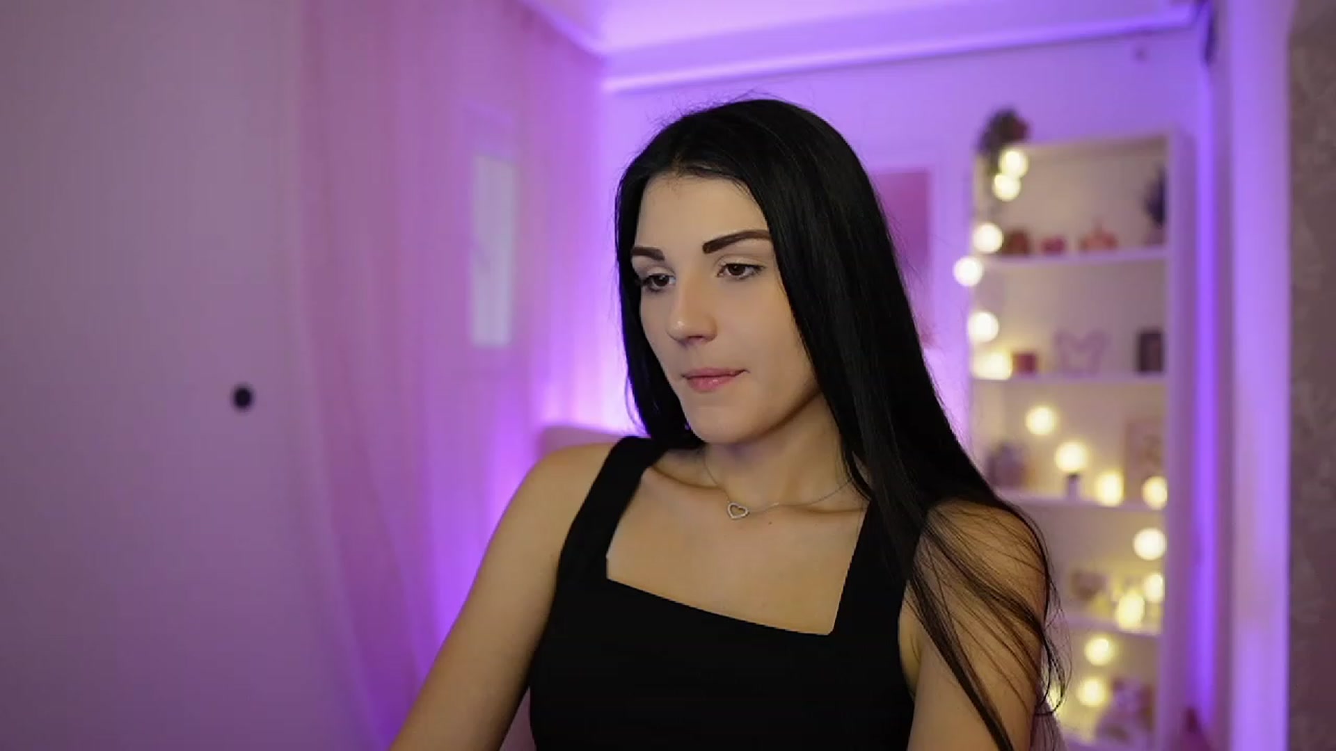 Gallery image thumbnail from Karlee_Grey__'s myfreecams stream on, 10/05/2023, 12:43 image 5 of 20