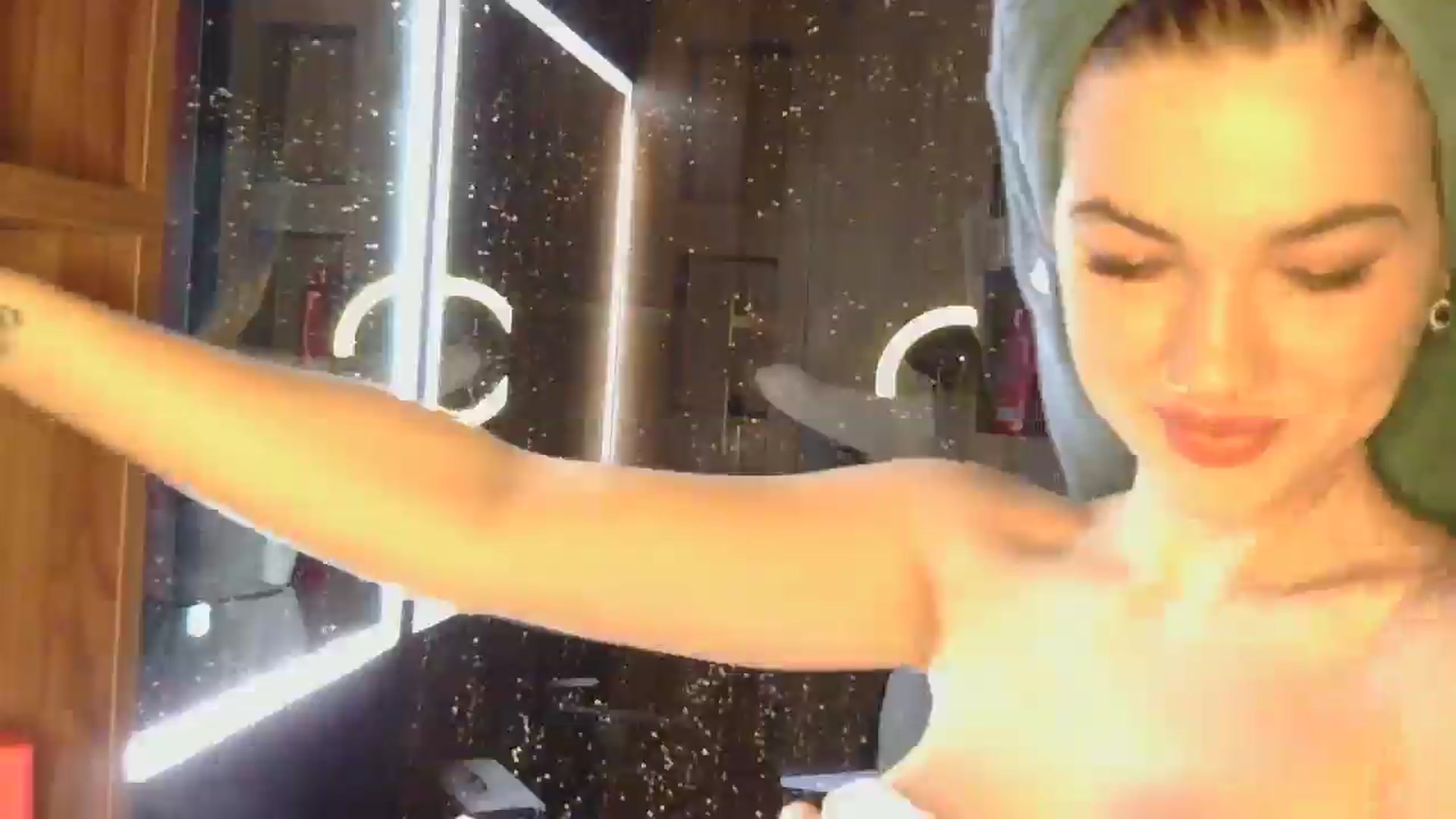 Gallery image thumbnail from Karly_Lu's myfreecams stream on, 02/04/2026, 19:30 image 17 of 20