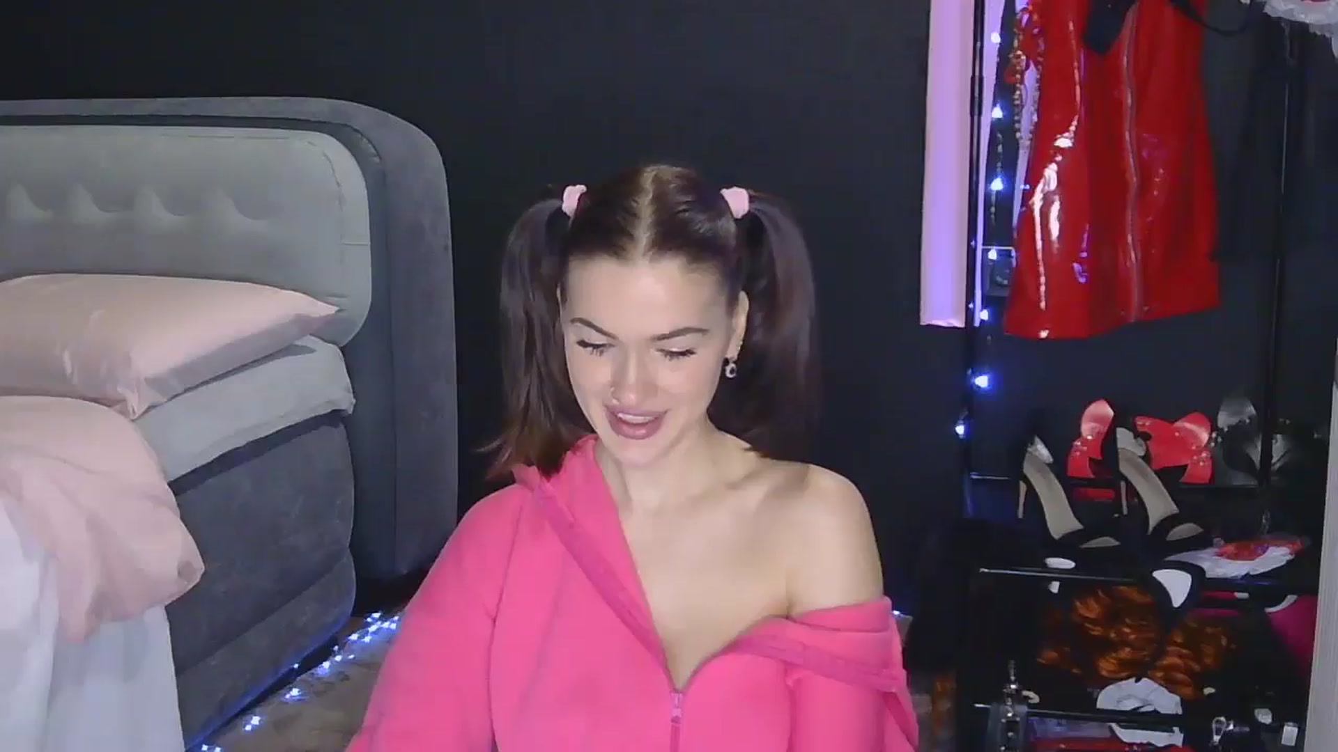 Gallery image thumbnail from Karly_Lu's myfreecams stream on, 02/05/2026, 13:33 image 2 of 20