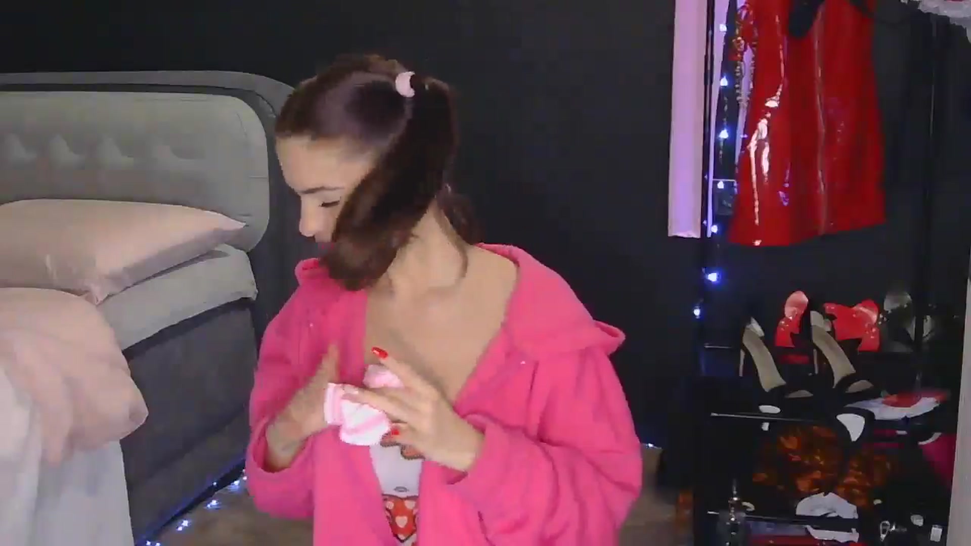Gallery image thumbnail from Karly_Lu's myfreecams stream on, 02/05/2026, 13:33 image 3 of 20