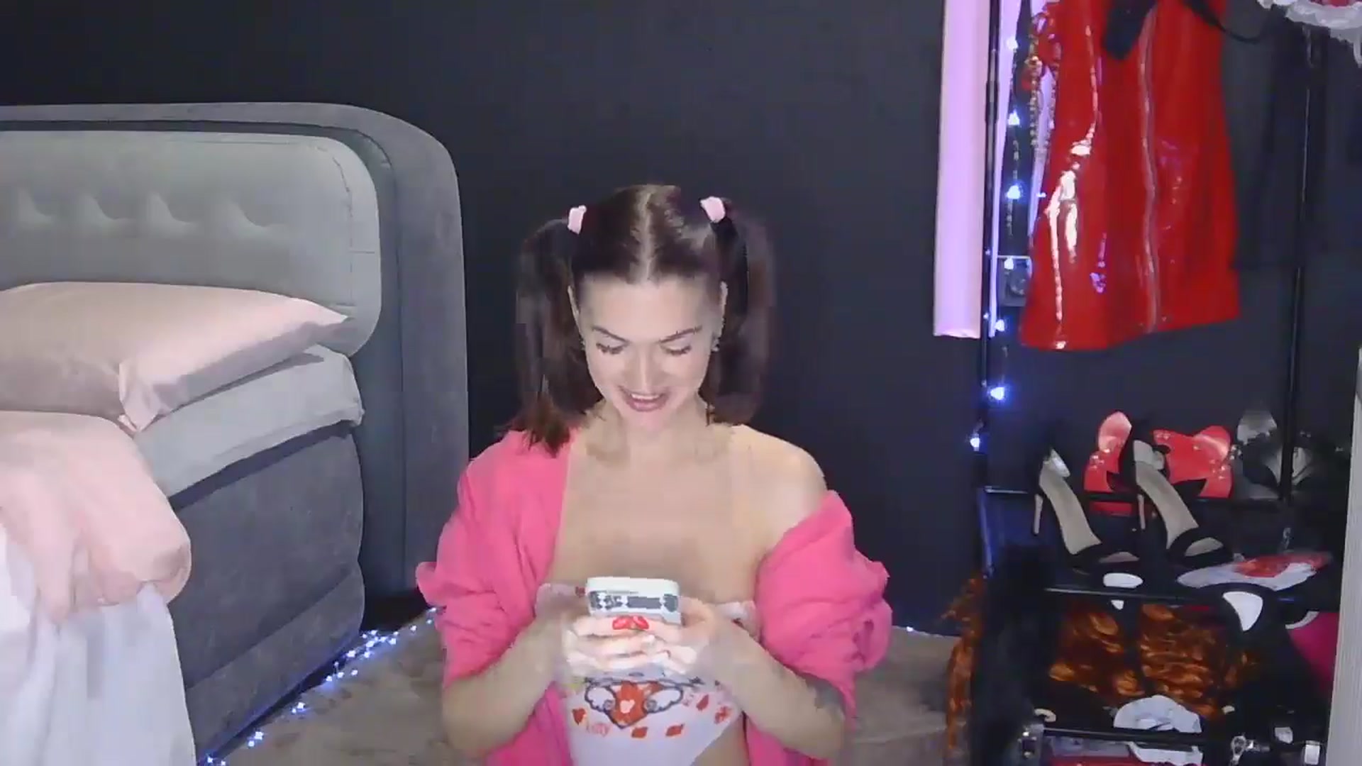 Gallery image thumbnail from Karly_Lu's myfreecams stream on, 02/05/2026, 14:18 image 15 of 20