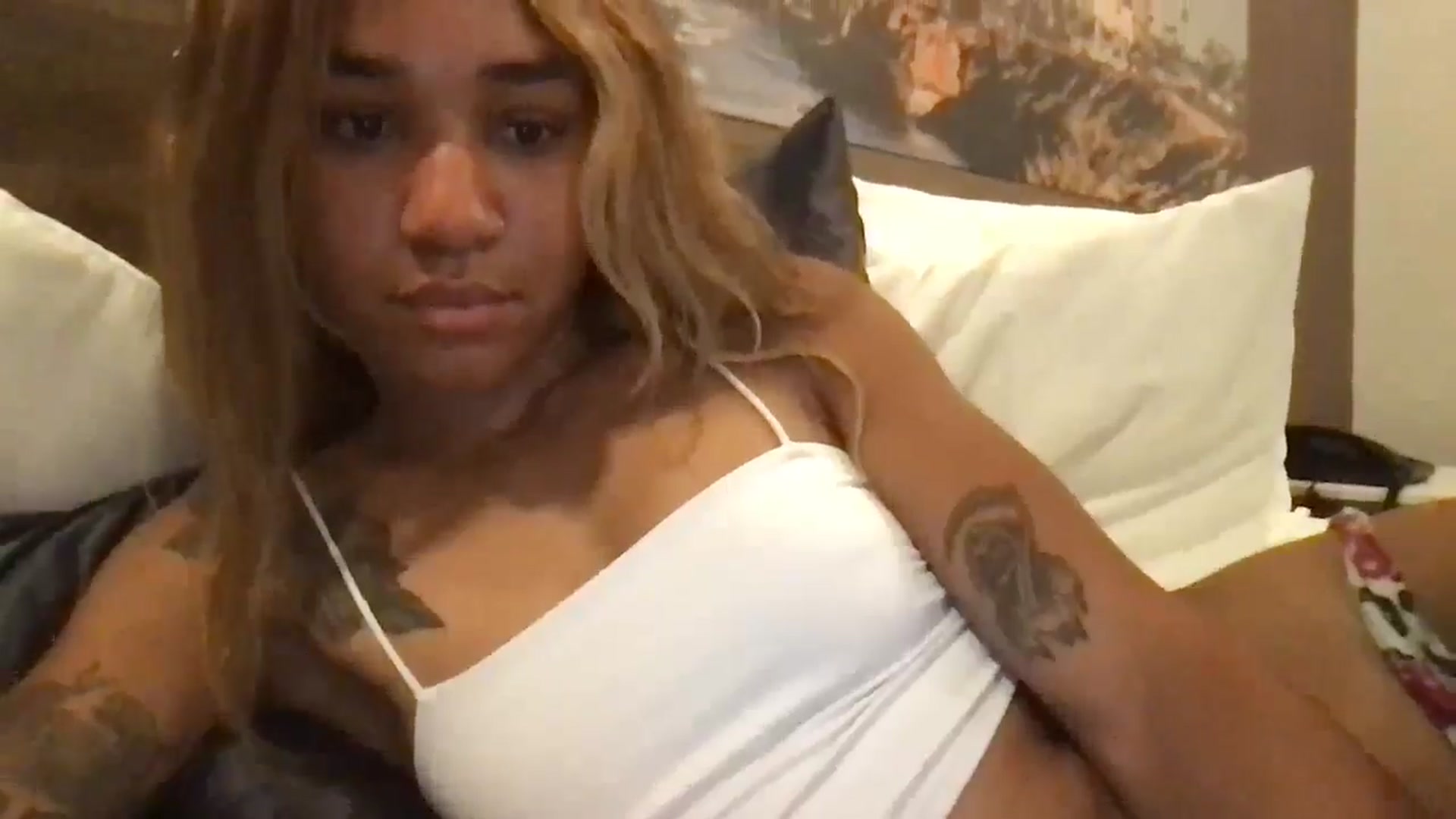 Gallery image thumbnail from KarmaLove's myfreecams stream on, 09/15/2024, 09:45 image 2 of 20