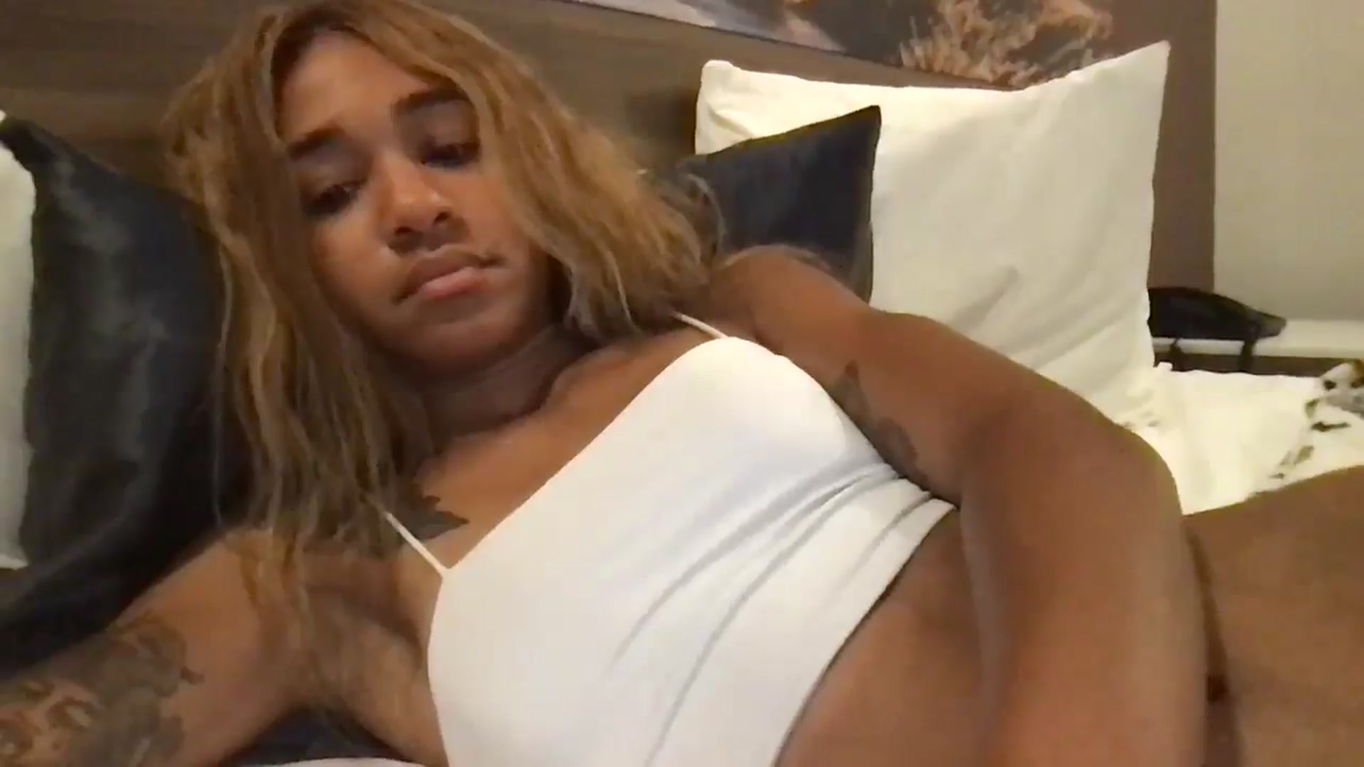 Gallery image thumbnail from KarmaLove's myfreecams stream on, 09/15/2024, 09:45 image 14 of 20