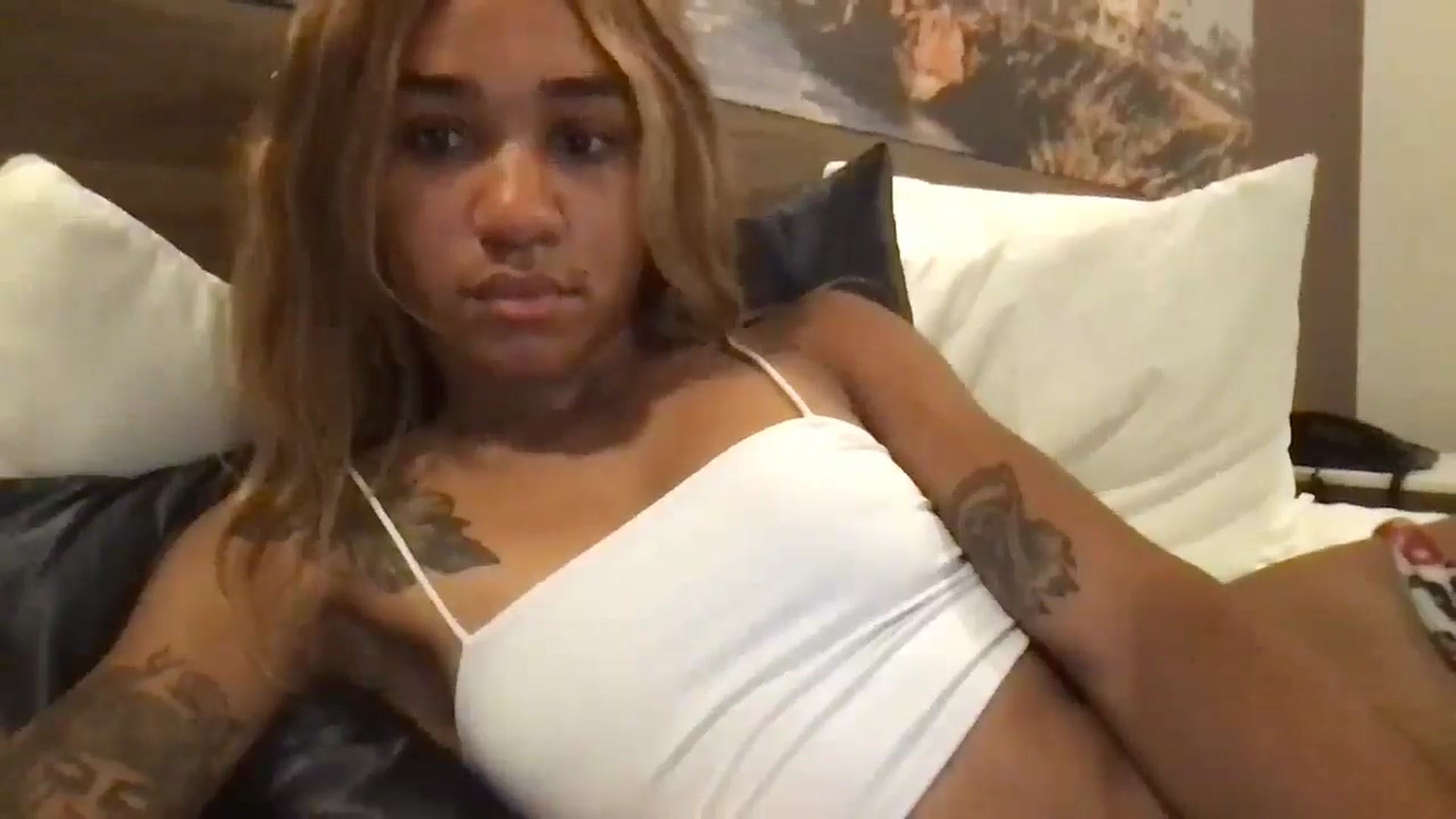 Gallery image thumbnail from KarmaLove's myfreecams stream on, 09/15/2024, 09:45 image 5 of 20