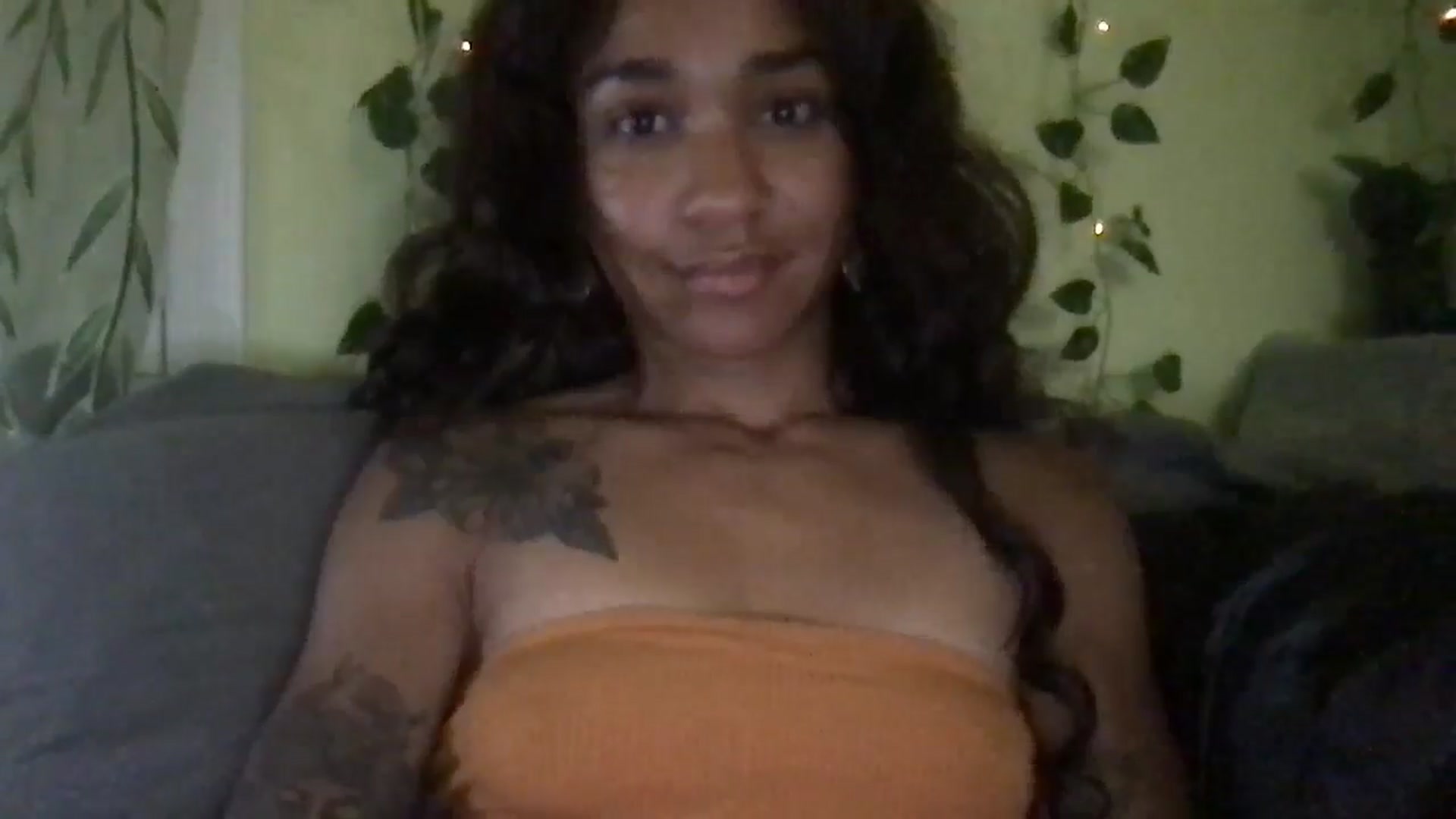 Gallery image thumbnail from KarmaLove's myfreecams stream on, 10/25/2024, 09:53 image 13 of 20