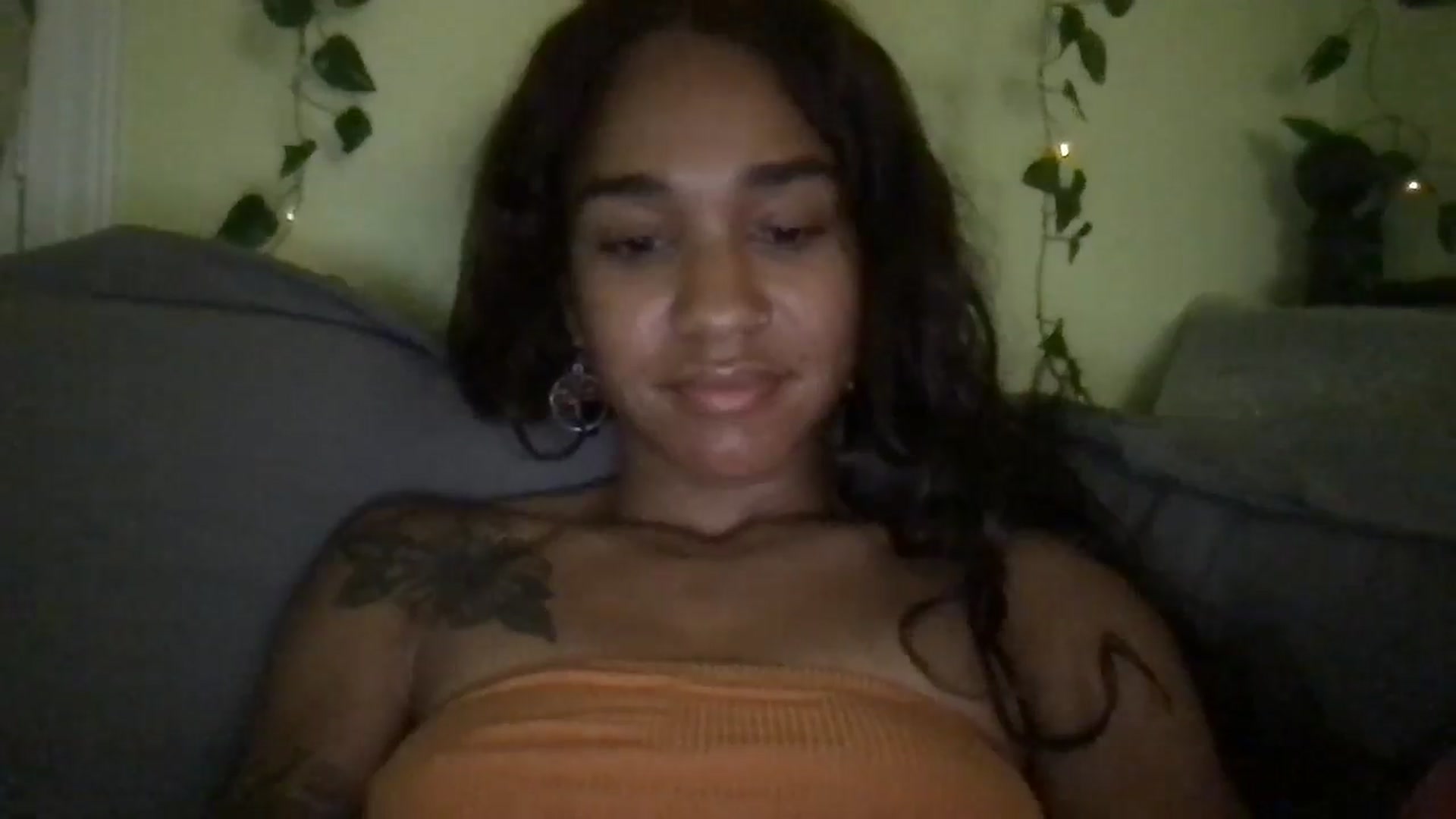 Gallery image thumbnail from KarmaLove's myfreecams stream on, 10/25/2024, 10:39 image 17 of 20
