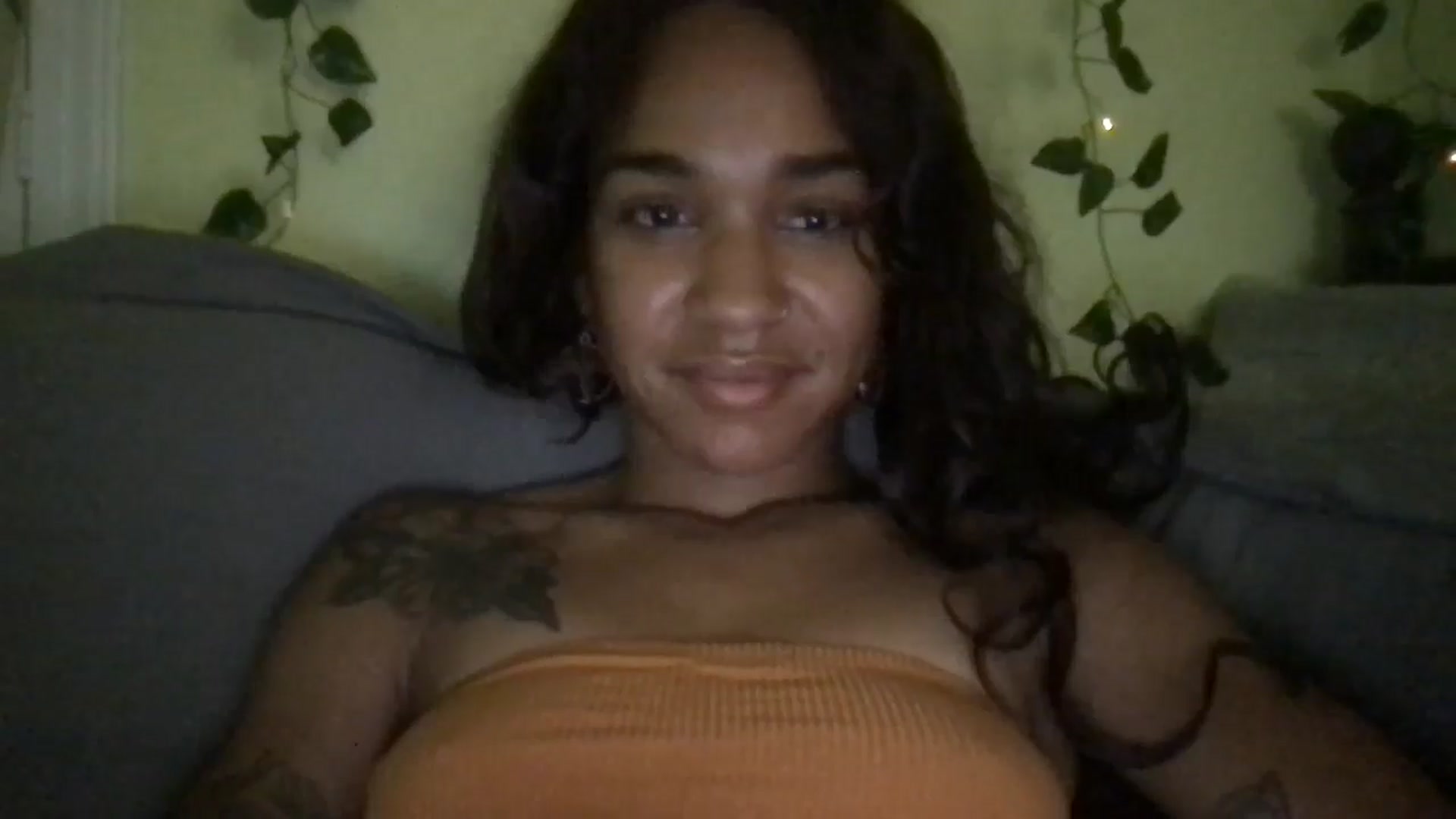 Gallery image thumbnail from KarmaLove's myfreecams stream on, 10/25/2024, 10:39 image 15 of 20