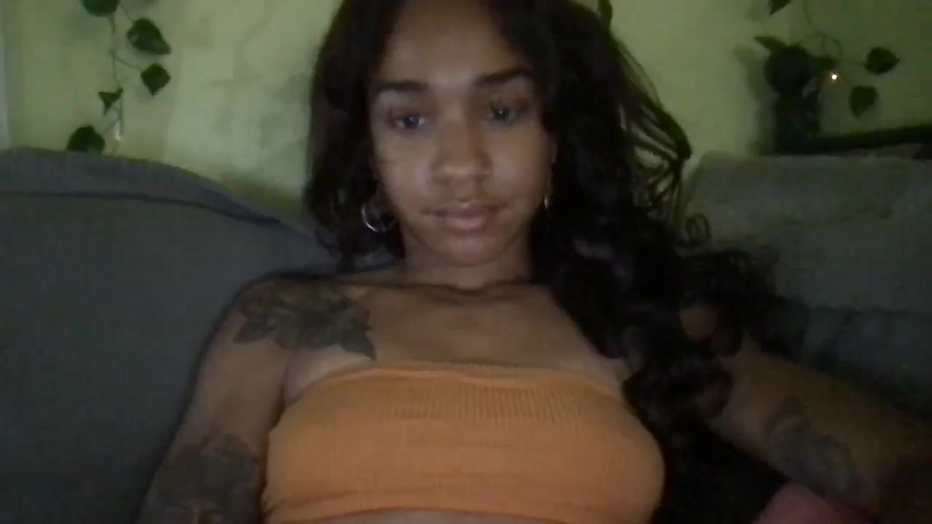 Gallery image thumbnail from KarmaLove's myfreecams stream on, 10/25/2024, 10:39 image 4 of 20
