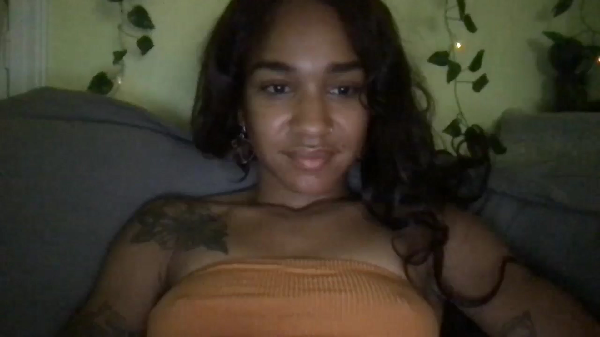 Gallery image thumbnail from KarmaLove's myfreecams stream on, 10/25/2024, 10:39 image 14 of 20