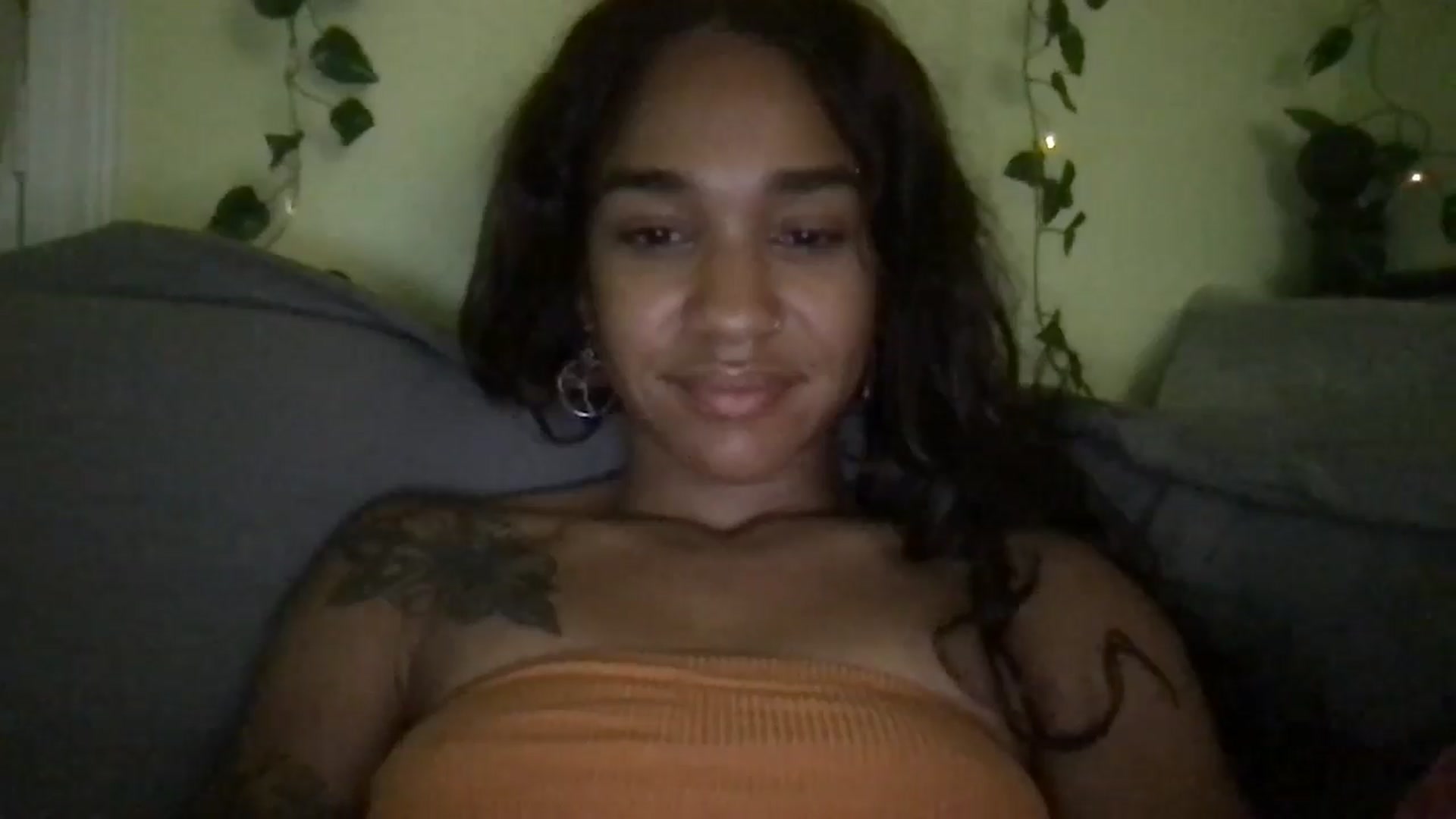 Gallery image thumbnail from KarmaLove's myfreecams stream on, 10/25/2024, 10:39 image 18 of 20