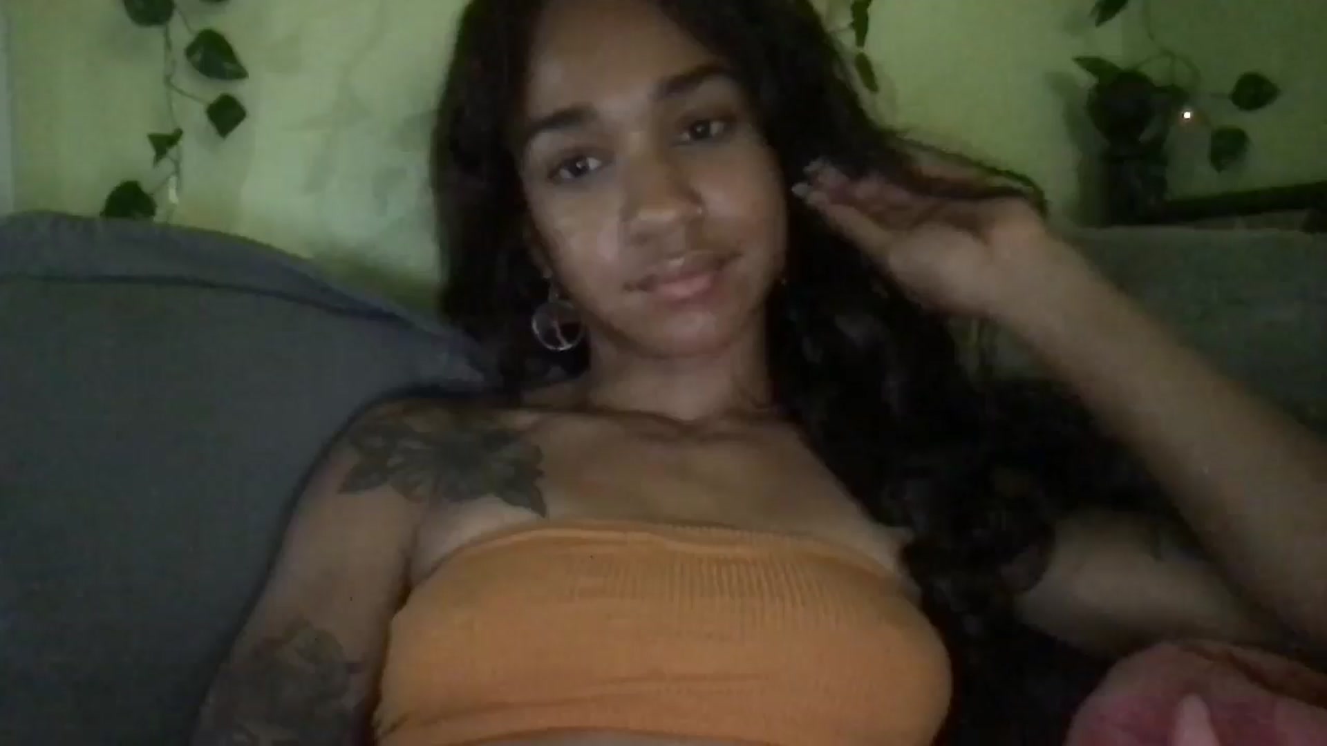 Gallery image thumbnail from KarmaLove's myfreecams stream on, 10/25/2024, 10:39 image 3 of 20