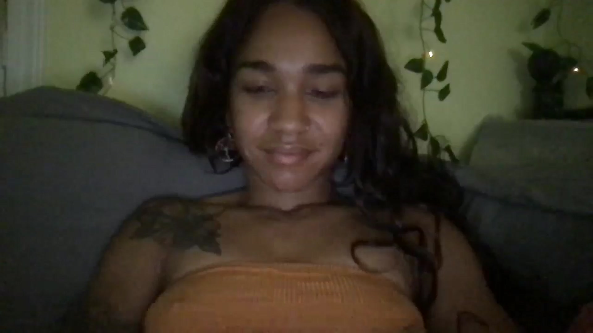 Gallery image thumbnail from KarmaLove's myfreecams stream on, 10/25/2024, 10:39 image 16 of 20