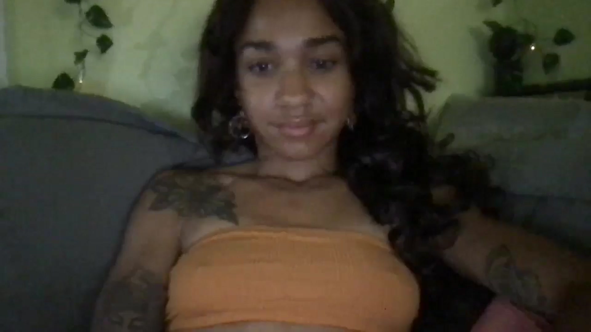 Gallery image thumbnail from KarmaLove's myfreecams stream on, 10/25/2024, 10:39 image 2 of 20