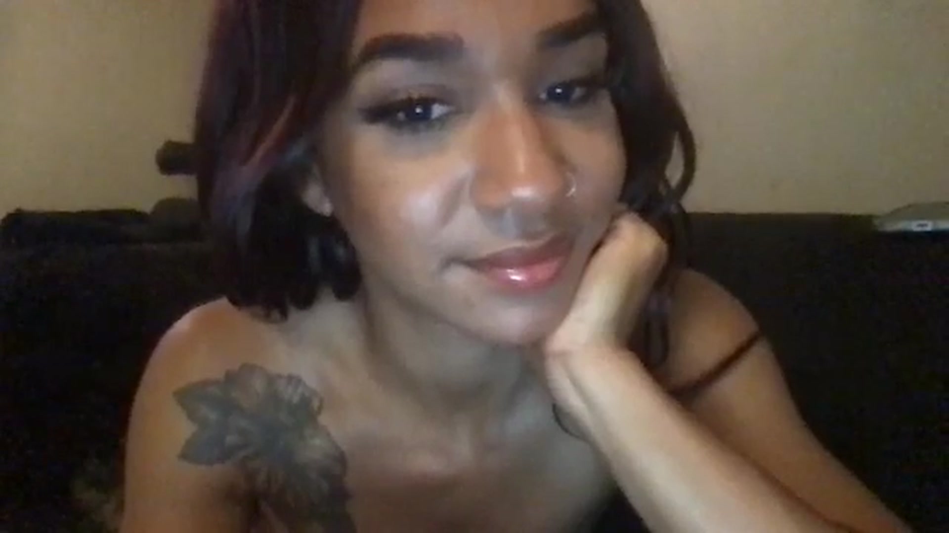 Gallery image thumbnail from KarmaLove's myfreecams stream on, 11/17/2024, 06:56 image 2 of 20