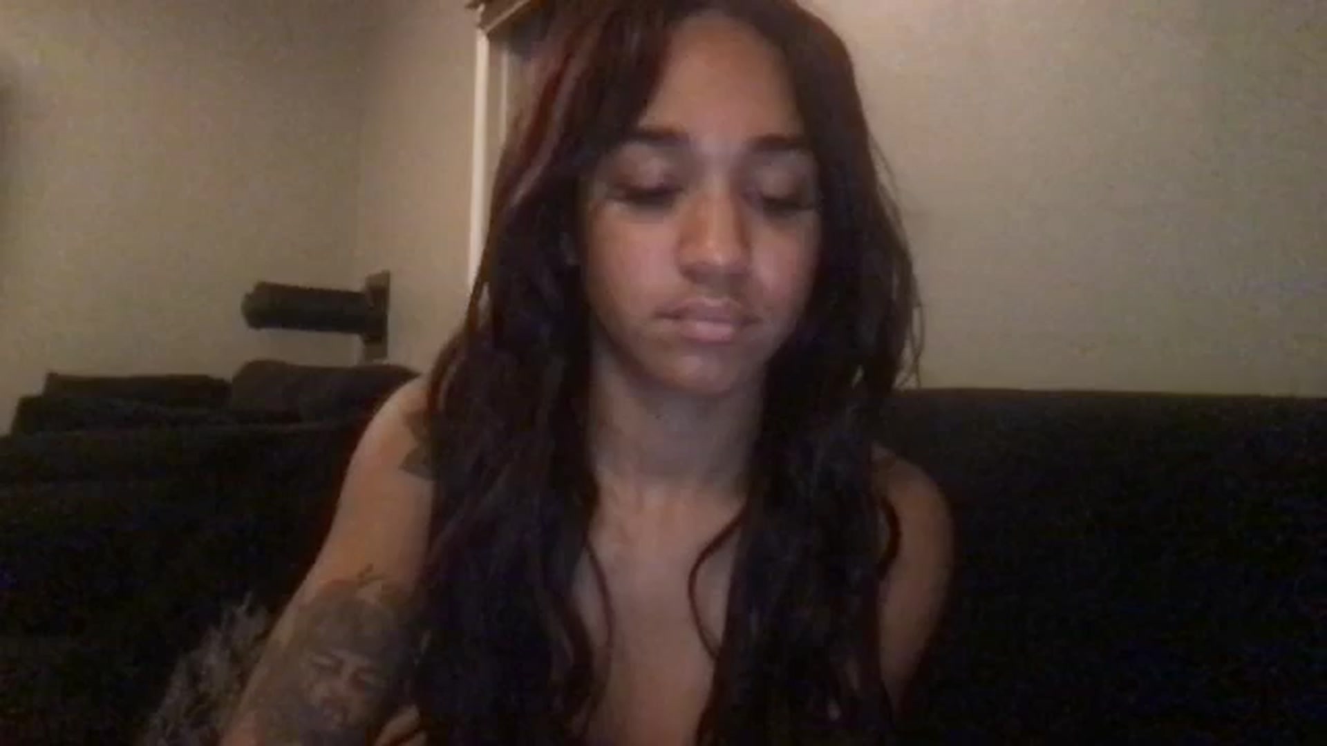 Gallery image thumbnail from KarmaLove's myfreecams stream on, 11/21/2024, 23:57 image 1 of 20