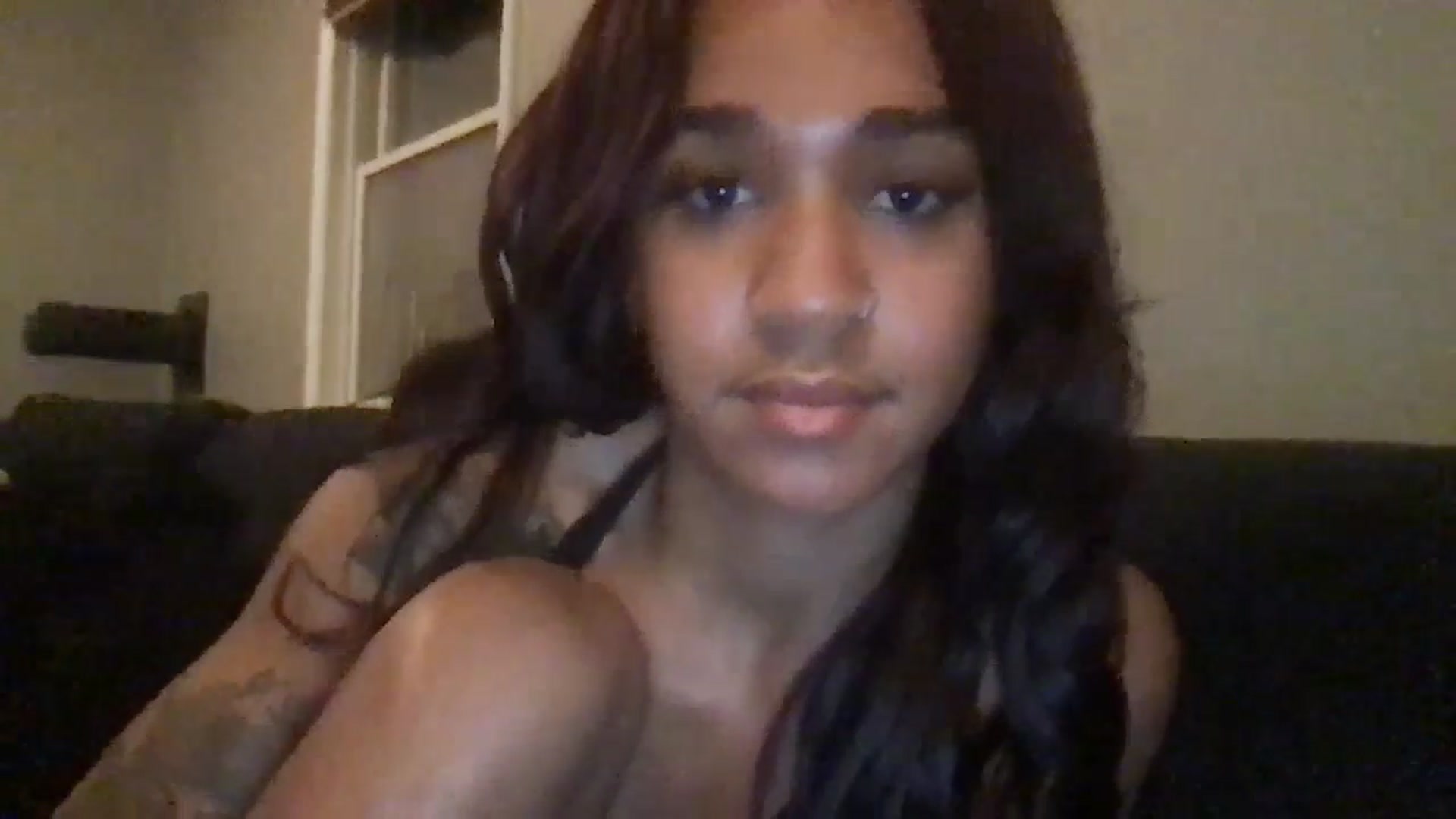 Gallery image thumbnail from KarmaLove's myfreecams stream on, 11/22/2024, 07:25 image 2 of 20