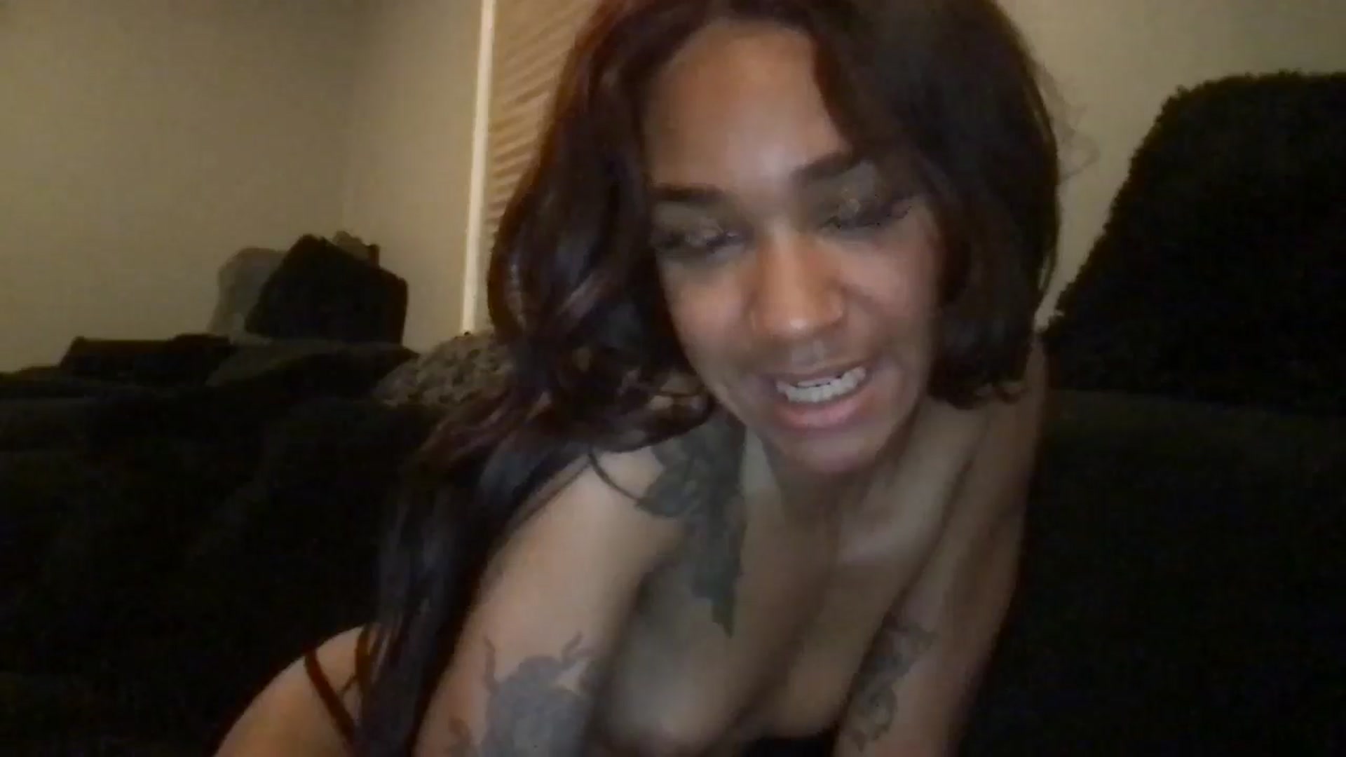 Gallery image thumbnail from KarmaLove's myfreecams stream on, 11/24/2024, 09:28 image 10 of 20