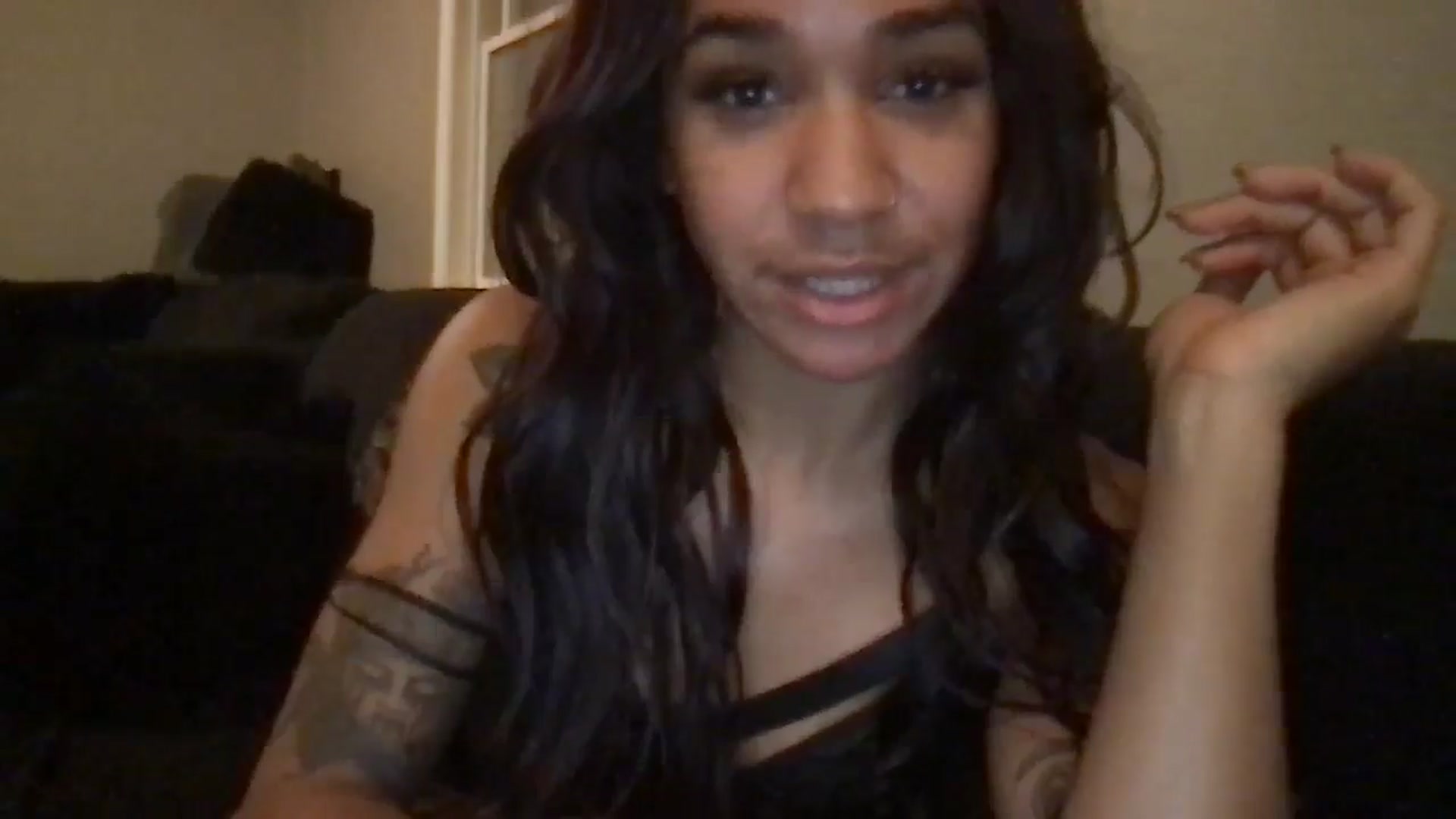 Gallery image thumbnail from KarmaLove's myfreecams stream on, 11/27/2024, 06:52 image 15 of 20