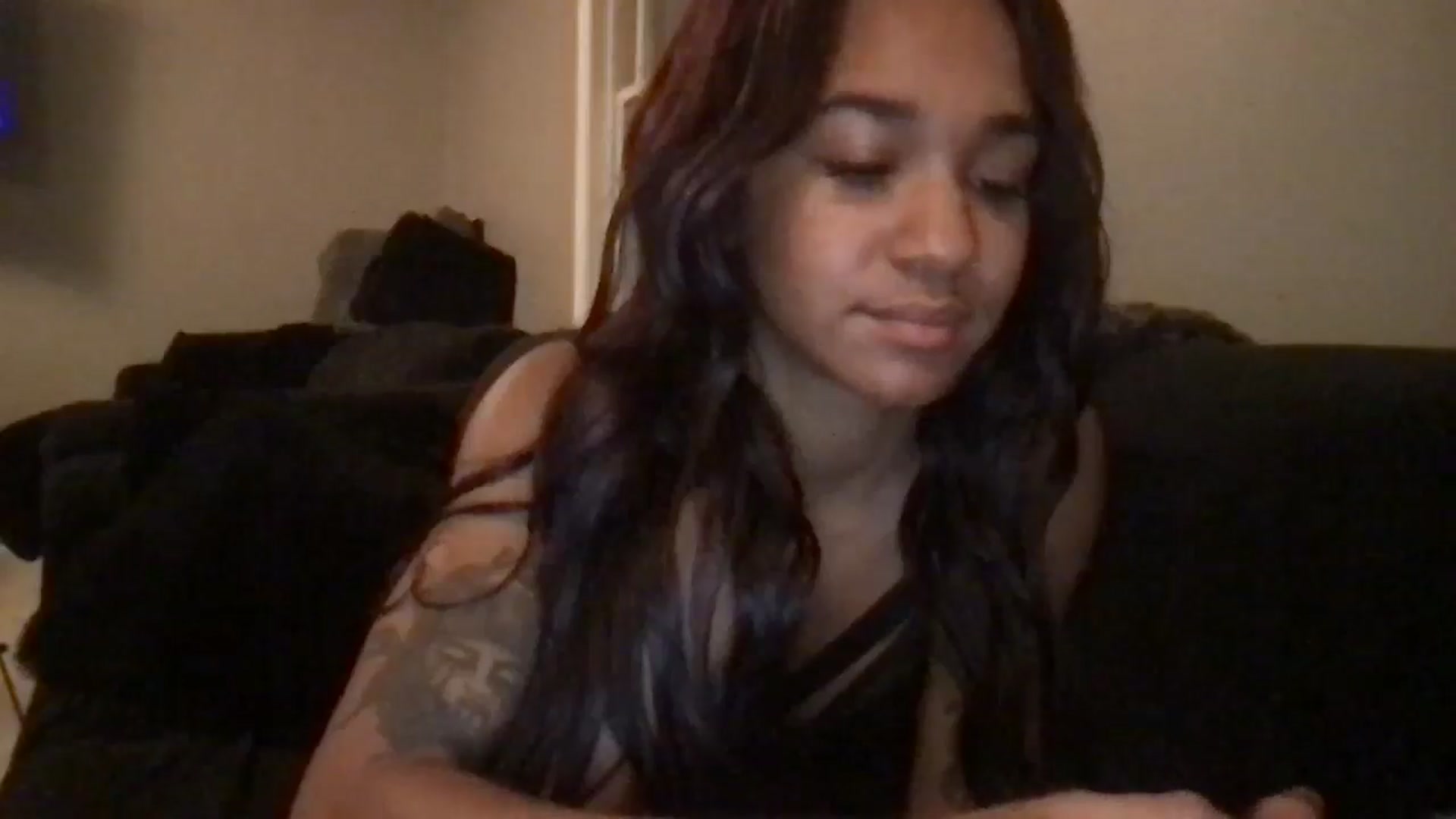Gallery image thumbnail from KarmaLove's myfreecams stream on, 11/27/2024, 06:52 image 13 of 20