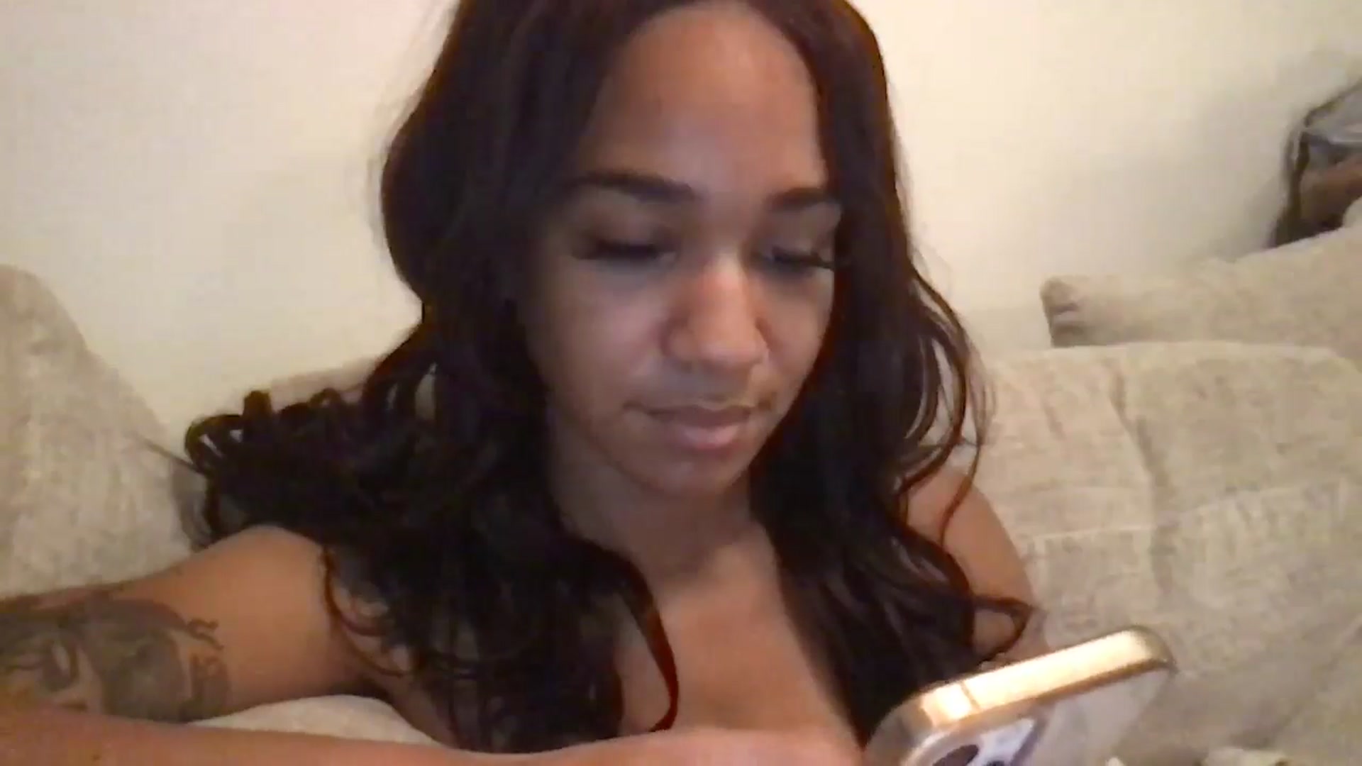 Gallery image thumbnail from KarmaLove's myfreecams stream on, 11/30/2024, 09:19 image 3 of 20