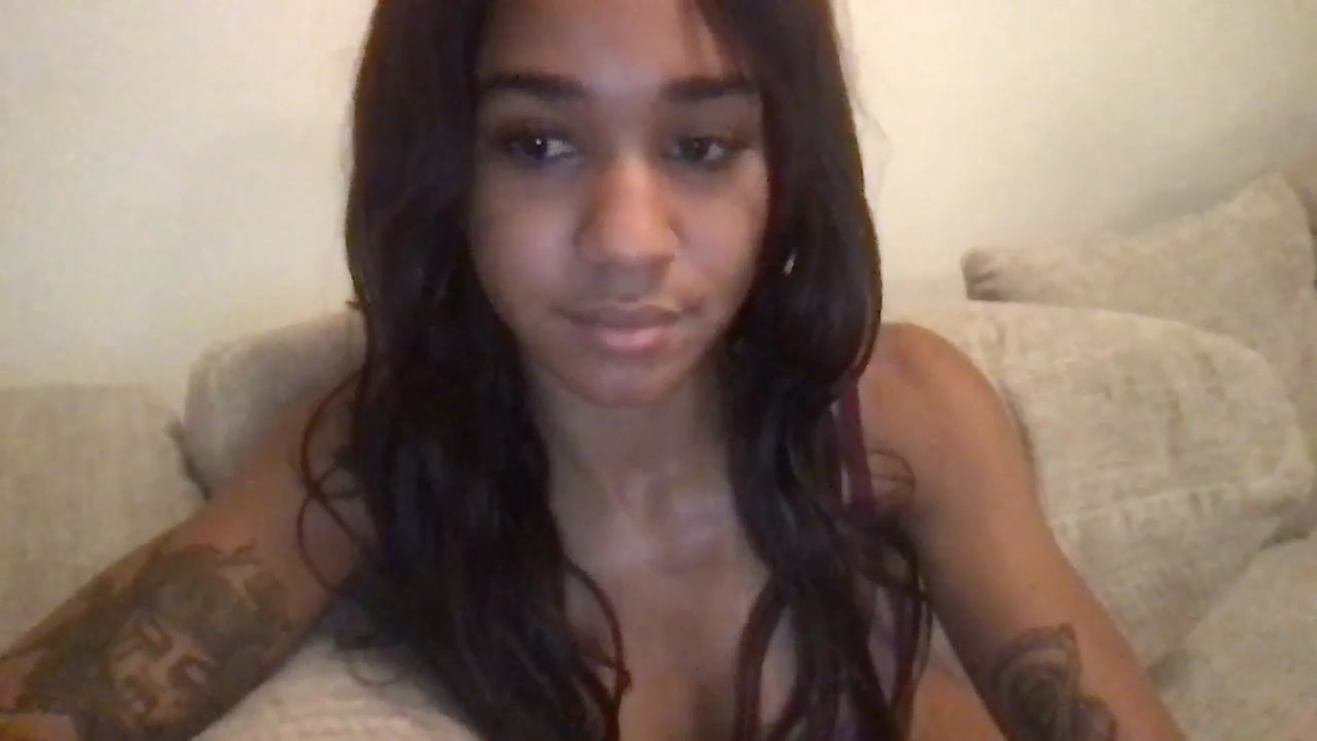 Gallery image thumbnail from KarmaLove's myfreecams stream on, 12/07/2024, 23:38 image 11 of 20