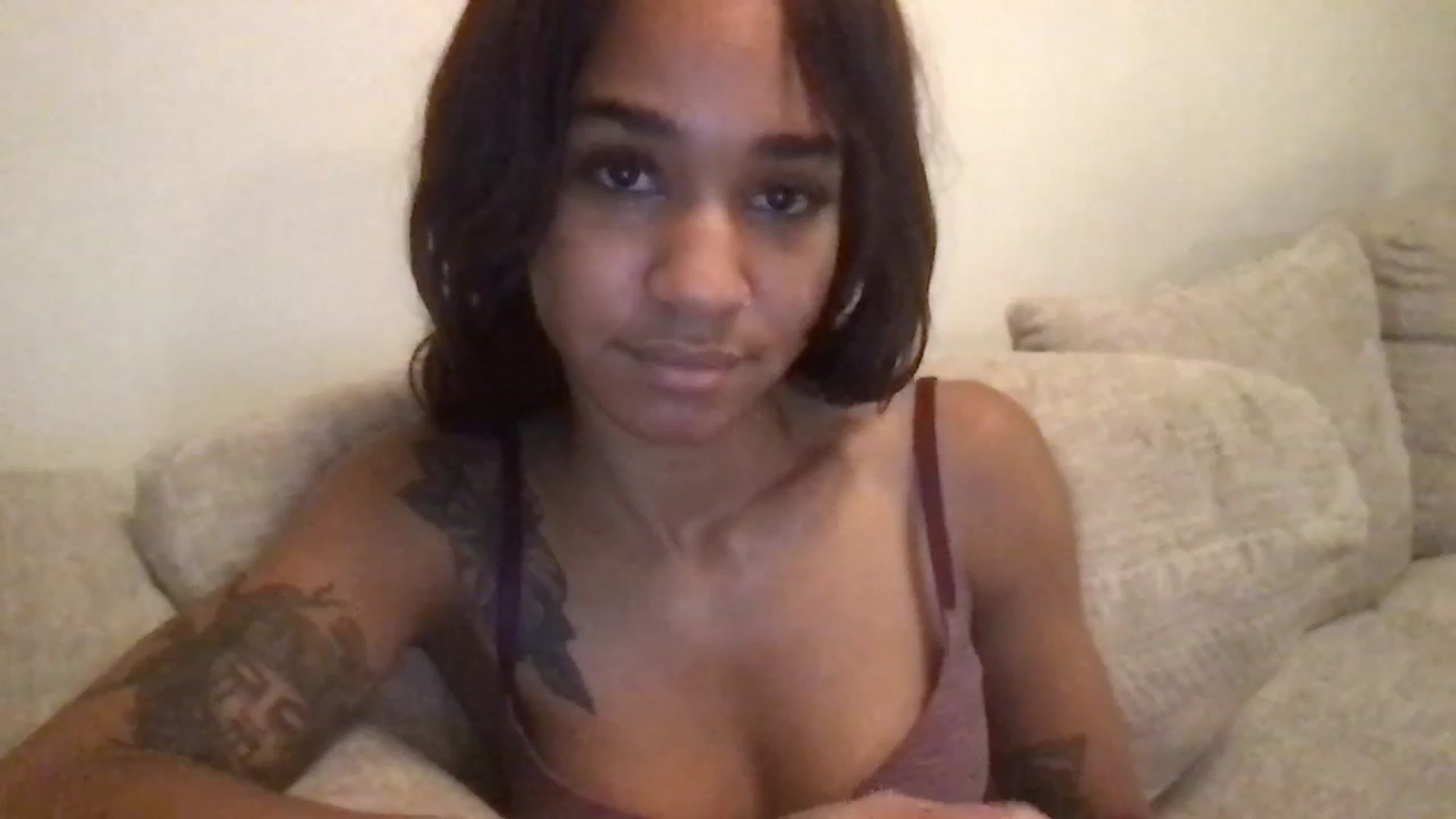 Gallery image thumbnail from KarmaLove's myfreecams stream on, 12/07/2024, 23:38 image 13 of 20