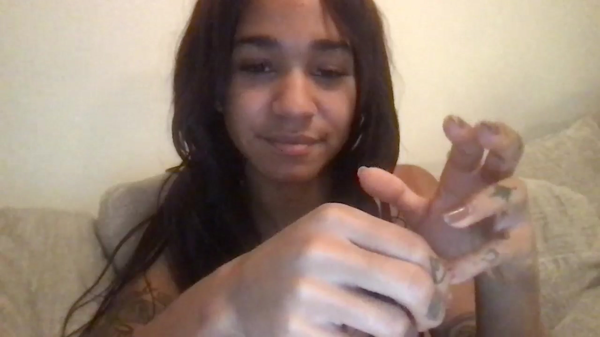 Gallery image thumbnail from KarmaLove's myfreecams stream on, 12/07/2024, 23:38 image 10 of 20