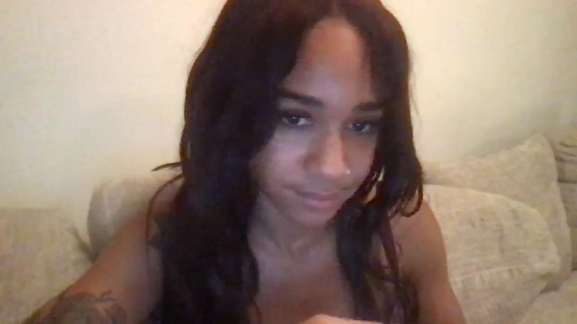 Gallery image thumbnail from KarmaLove's myfreecams stream on, 12/07/2024, 23:38 image 9 of 20