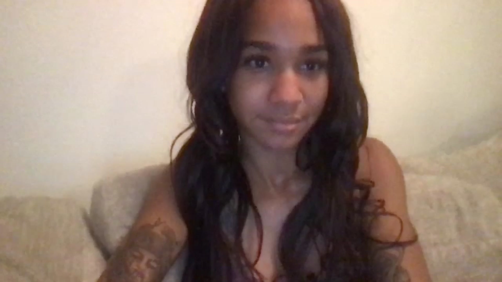 Gallery image thumbnail from KarmaLove's myfreecams stream on, 12/07/2024, 23:38 image 7 of 20