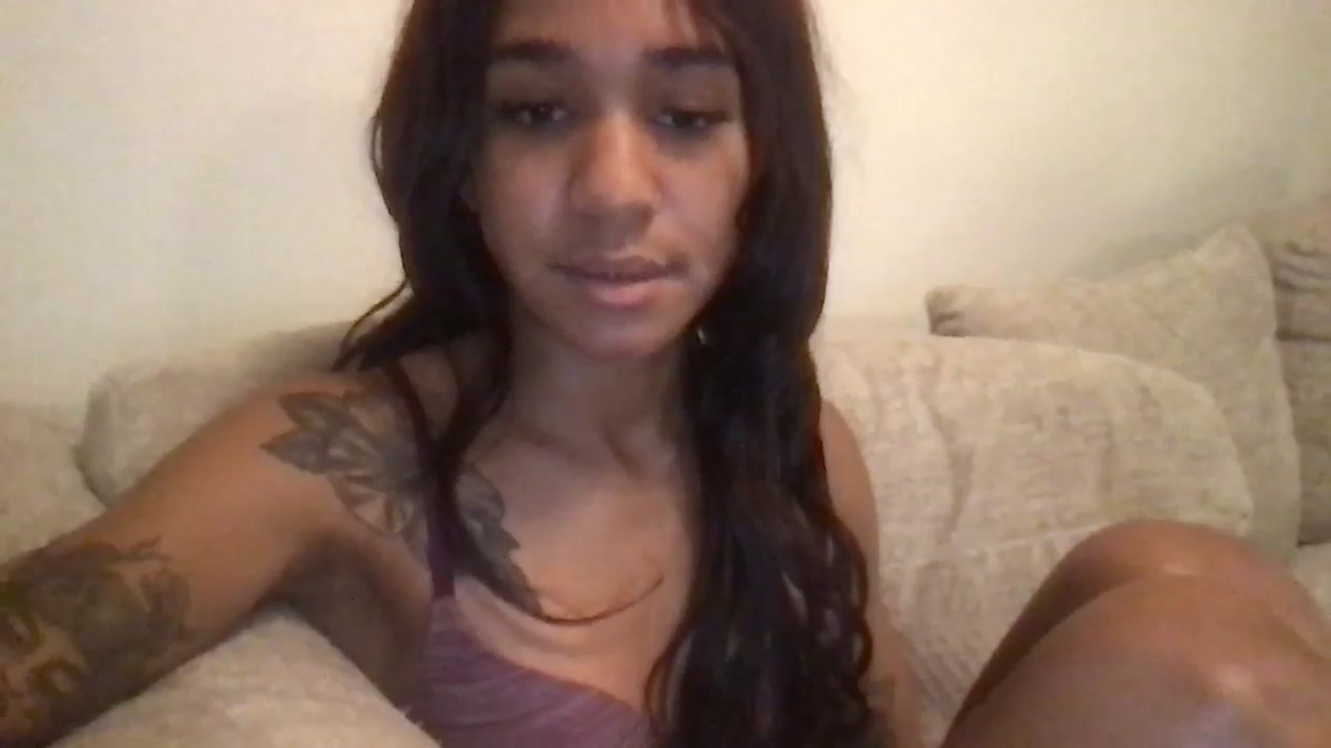 Gallery image thumbnail from KarmaLove's myfreecams stream on, 12/07/2024, 23:38 image 16 of 20