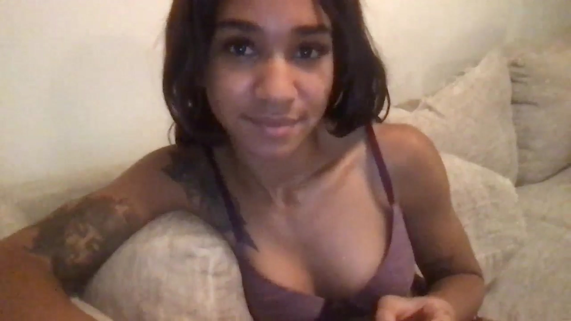 Gallery image thumbnail from KarmaLove's myfreecams stream on, 12/07/2024, 23:38 image 19 of 20