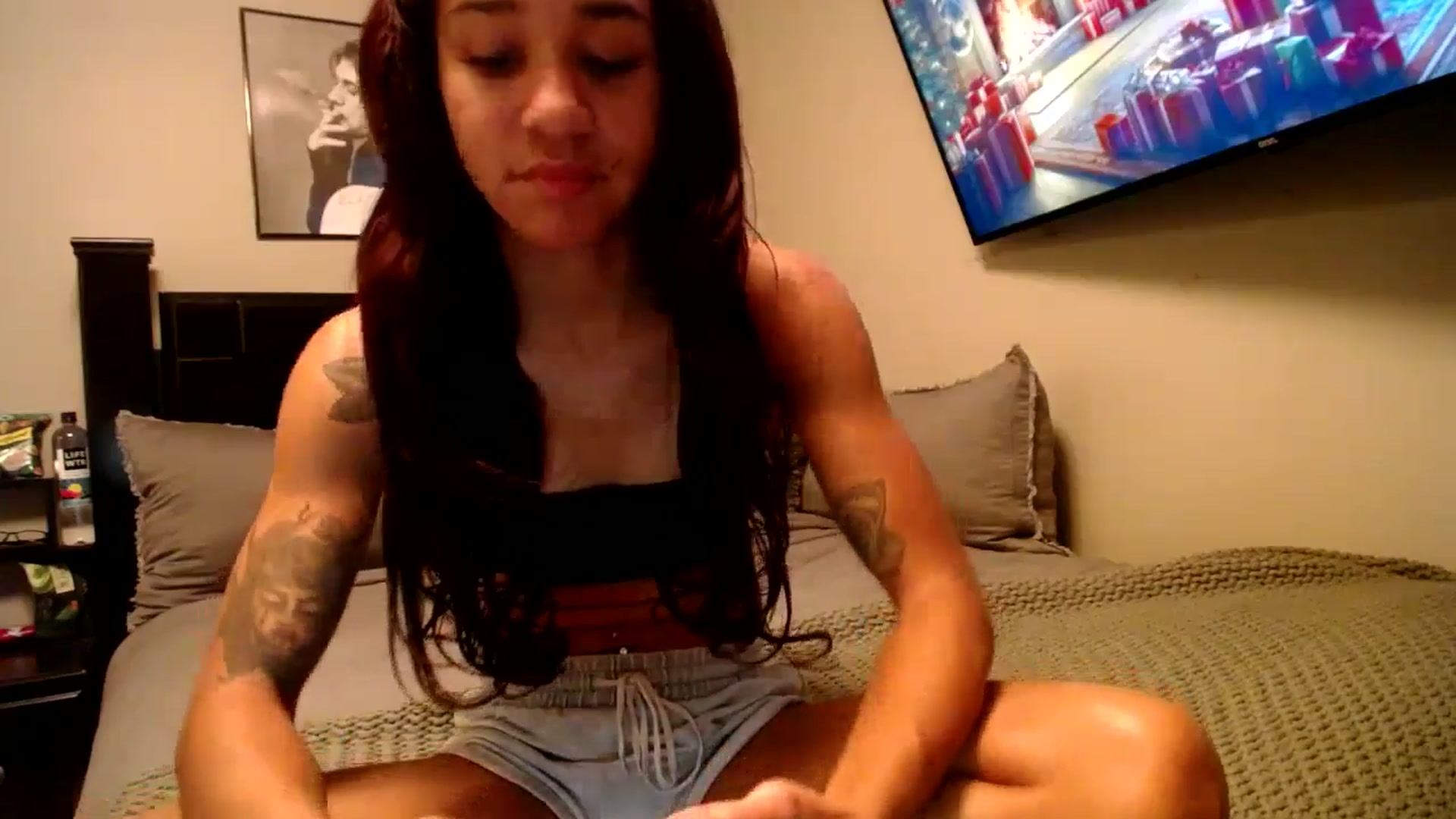 Gallery image thumbnail from KarmaLove's myfreecams stream on, 12/10/2024, 05:25 image 13 of 20