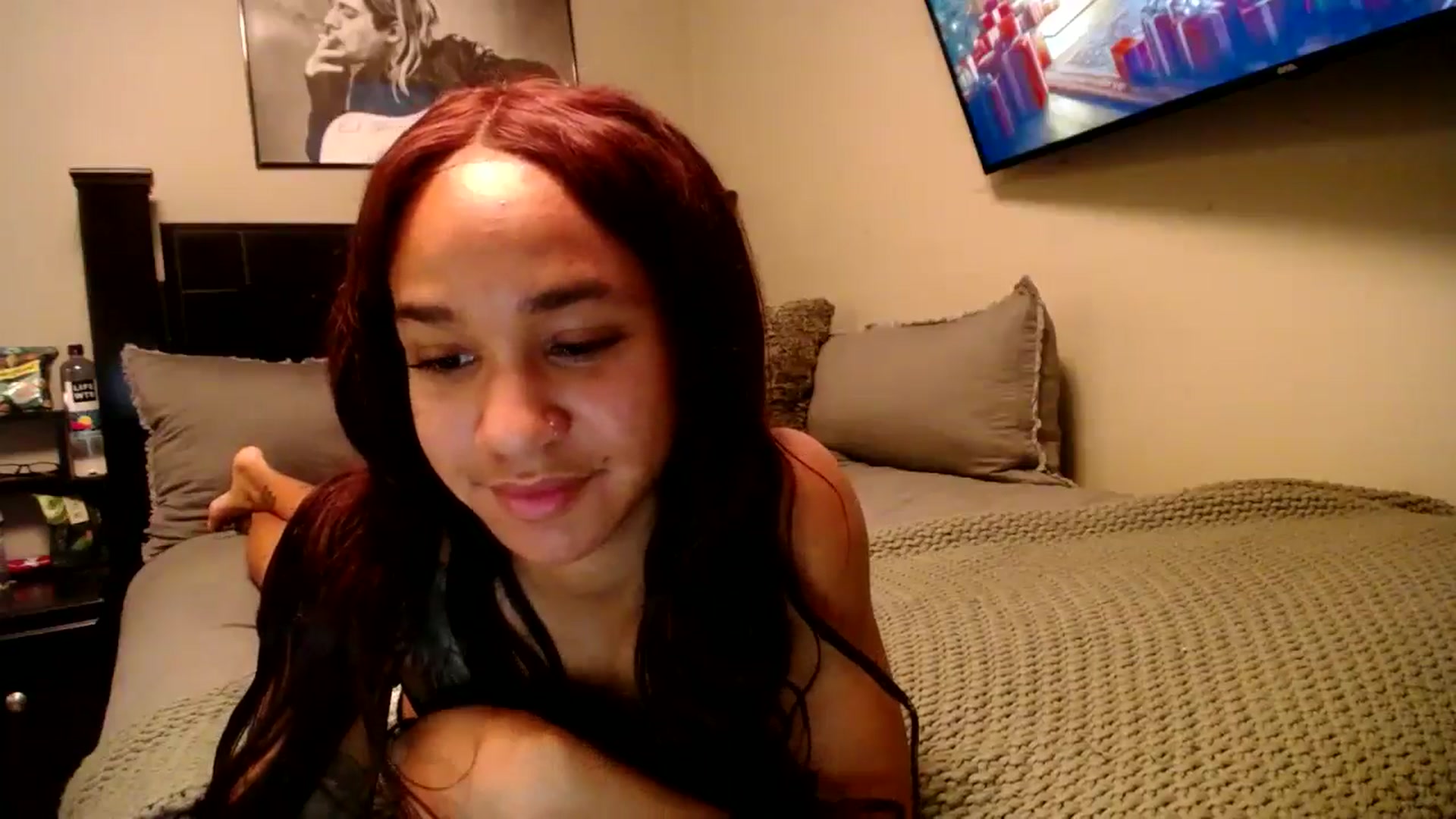 Gallery image thumbnail from KarmaLove's myfreecams stream on, 12/10/2024, 05:25 image 16 of 20