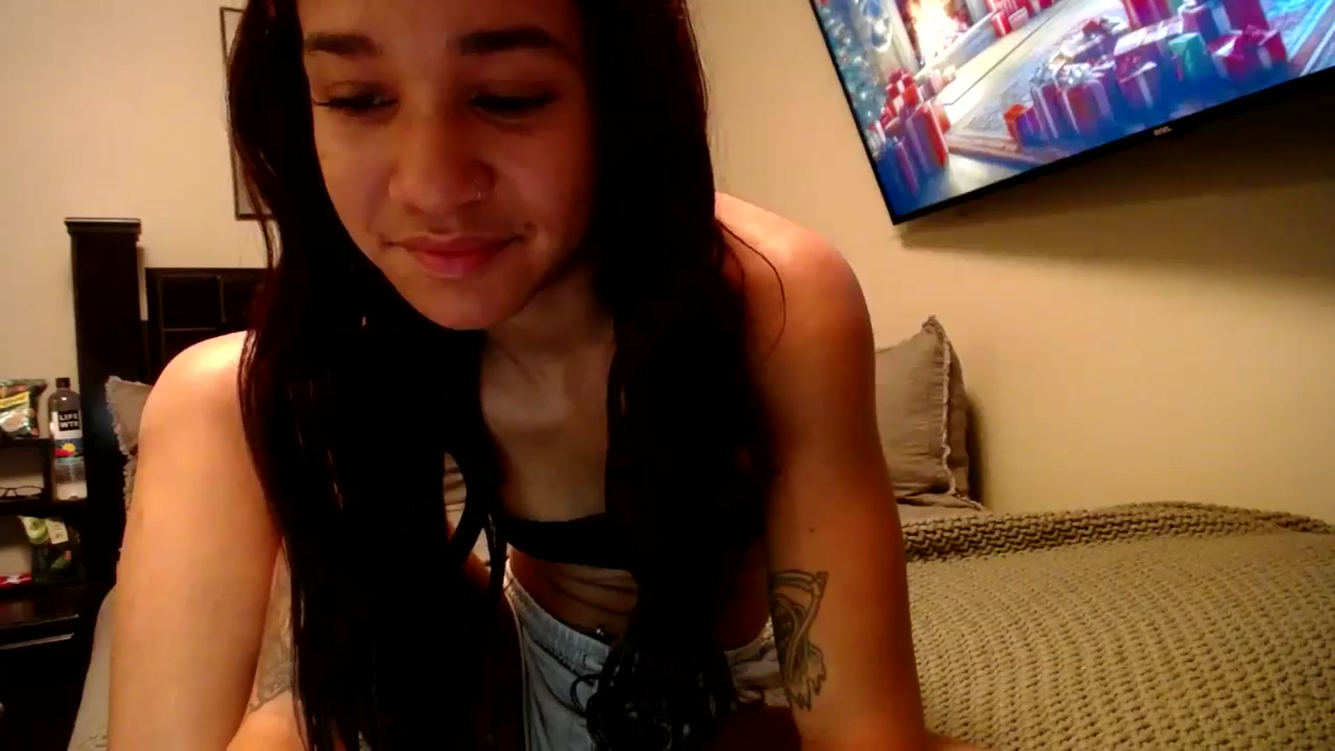 Gallery image thumbnail from KarmaLove's myfreecams stream on, 12/10/2024, 05:25 image 5 of 20