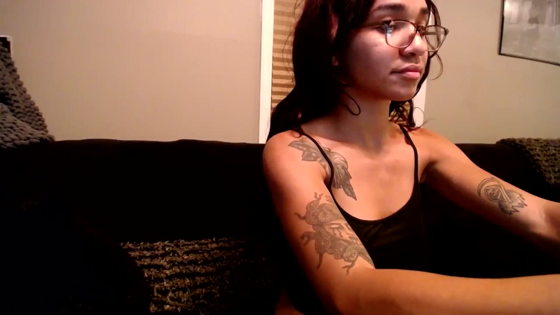 Gallery image thumbnail from KarmaLove's myfreecams stream on, 12/11/2024, 06:00 image 12 of 20