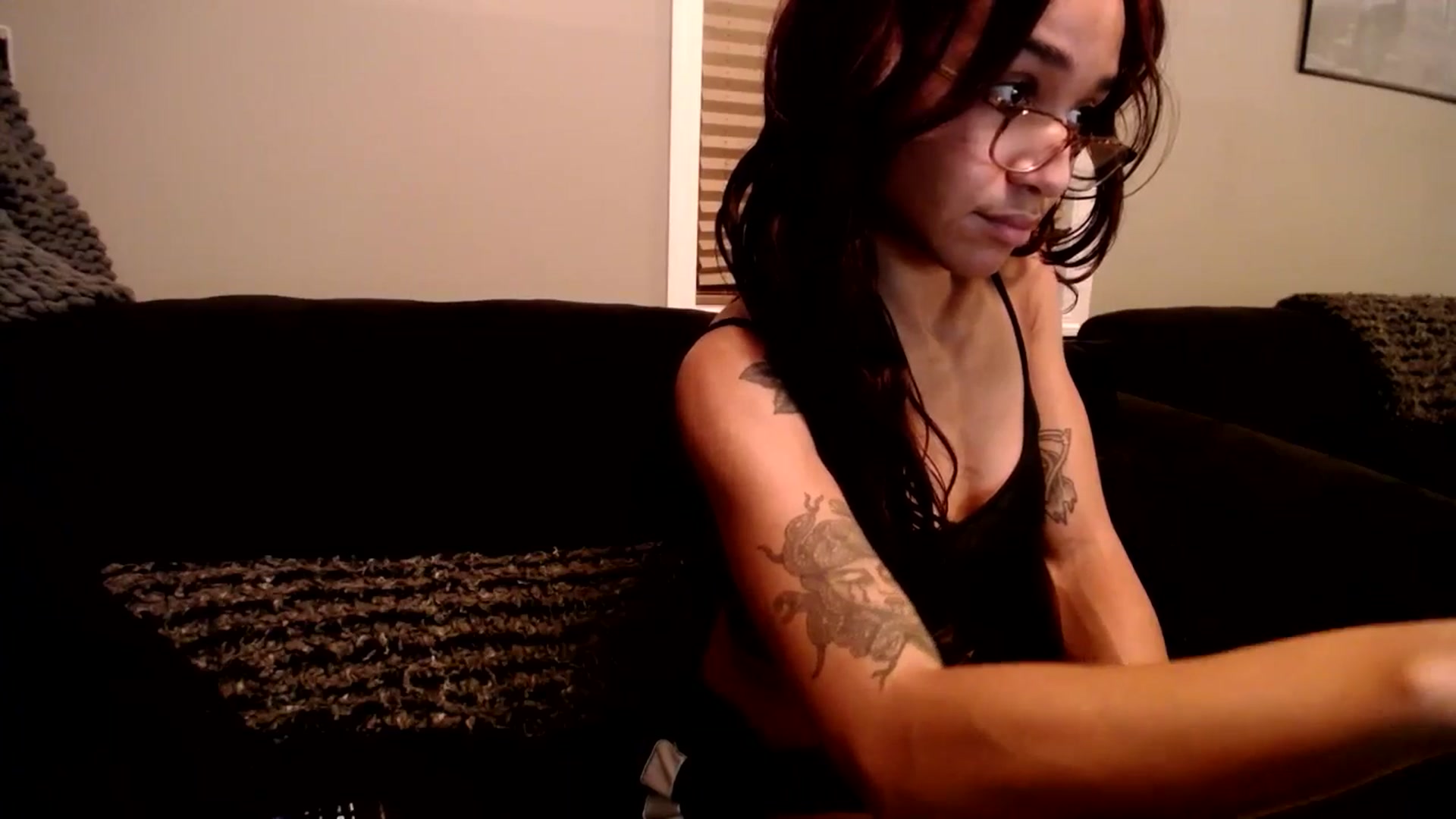 Gallery image thumbnail from KarmaLove's myfreecams stream on, 12/11/2024, 06:52 image 4 of 20