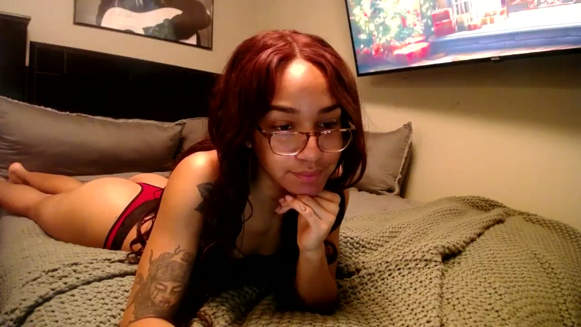 Gallery image thumbnail from KarmaLove's myfreecams stream on, 12/15/2024, 19:32 image 5 of 20