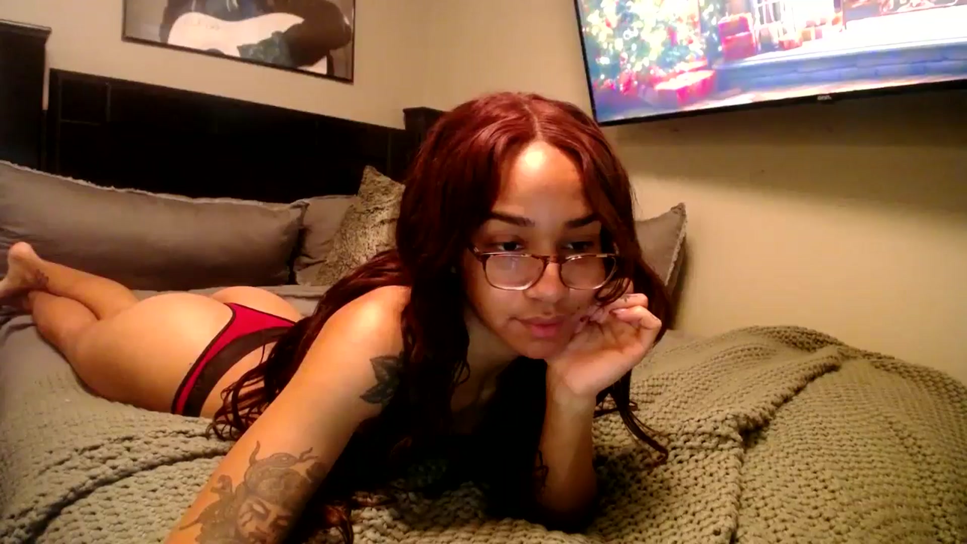 Gallery image thumbnail from KarmaLove's myfreecams stream on, 12/15/2024, 19:32 image 4 of 20