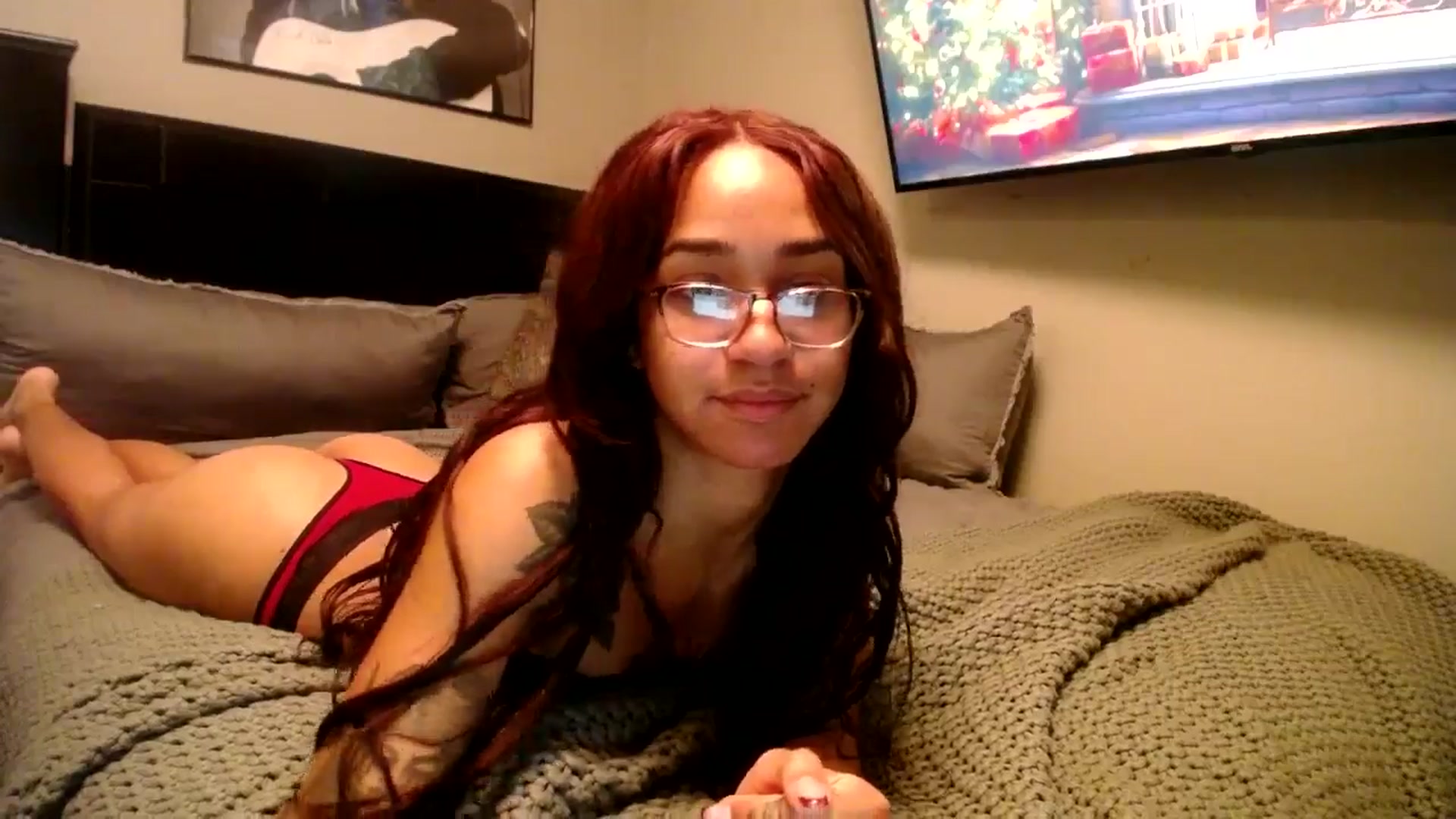 Gallery image thumbnail from KarmaLove's myfreecams stream on, 12/15/2024, 19:32 image 7 of 20