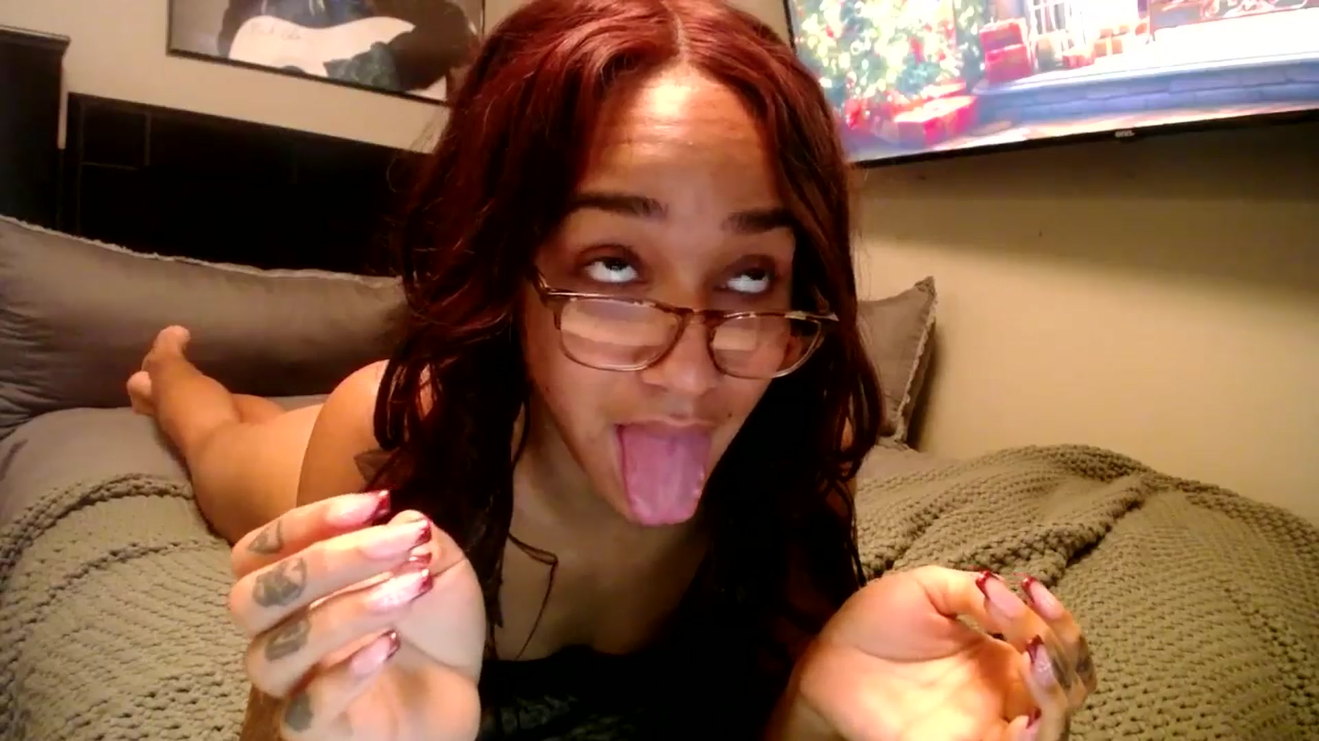 Gallery image thumbnail from KarmaLove's myfreecams stream on, 12/15/2024, 19:32 image 17 of 20