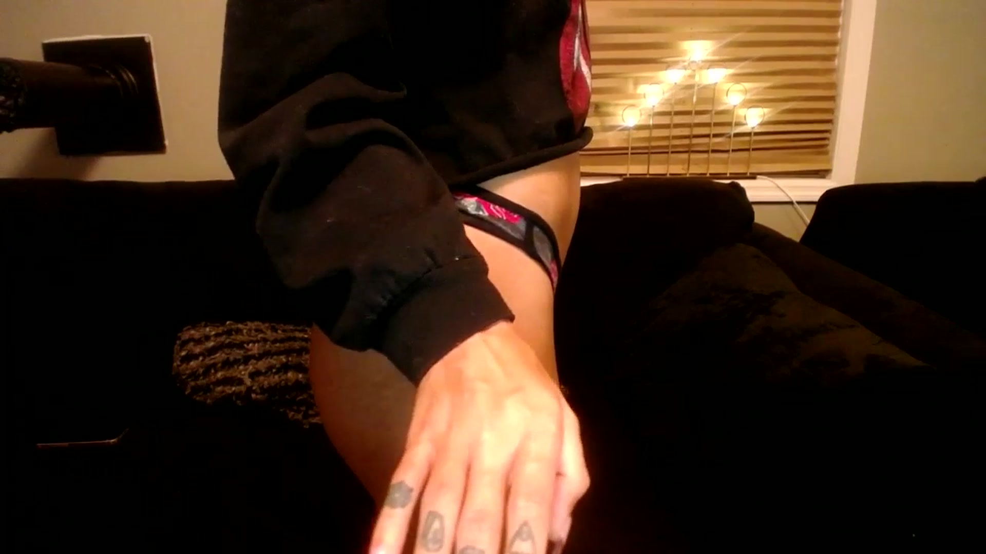 Gallery image thumbnail from KarmaLove's myfreecams stream on, 12/24/2024, 06:23 image 14 of 20