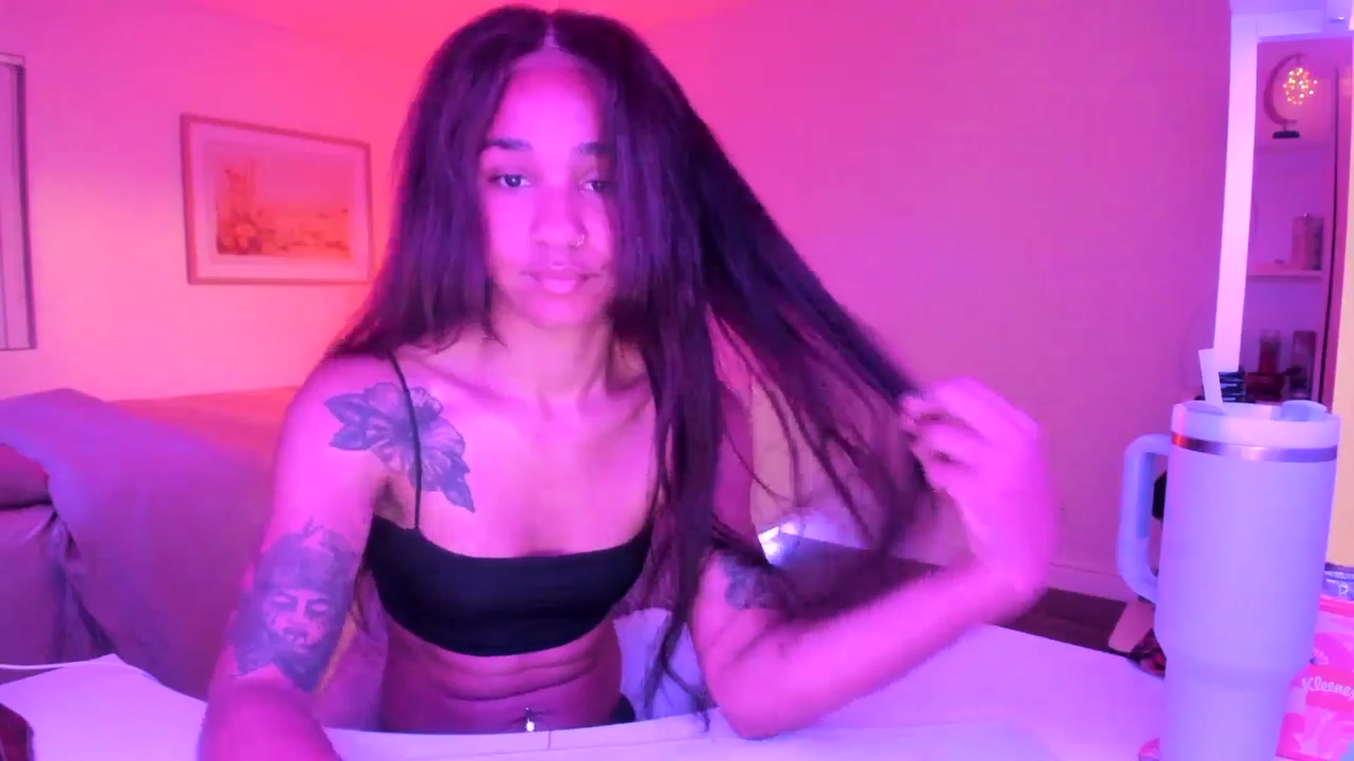 Gallery image thumbnail from KarmaLove's myfreecams stream on, 08/01/2025, 05:28 image 11 of 20