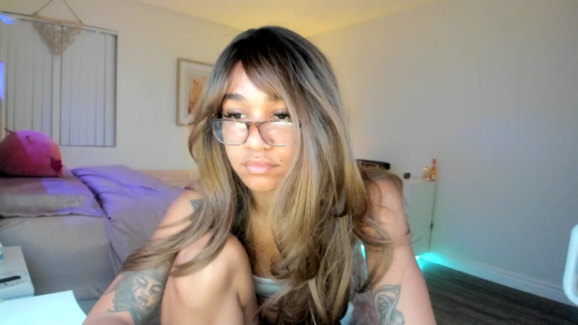 Gallery image thumbnail from KarmaLove's myfreecams stream on, 11/12/2025, 02:27 image 2 of 20