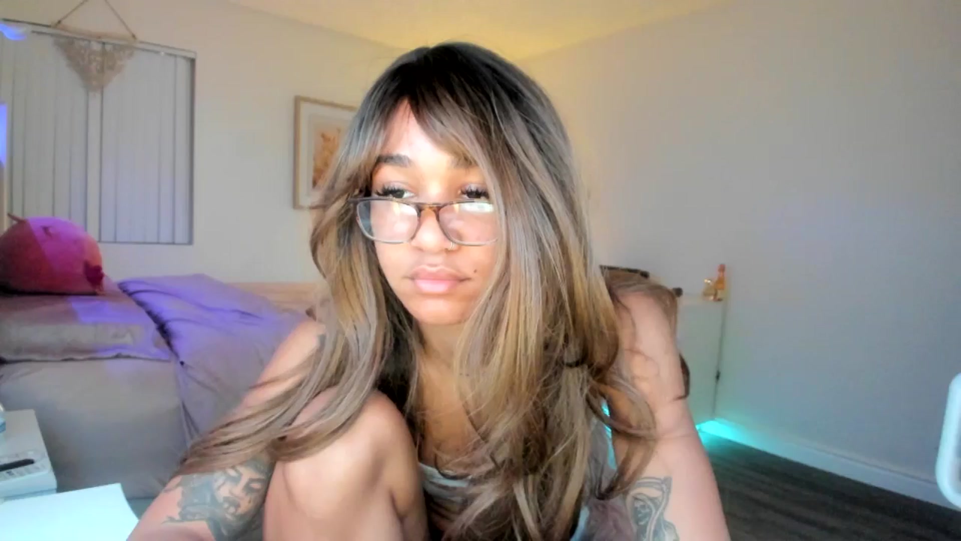 Gallery image thumbnail from KarmaLove's myfreecams stream on, 11/12/2025, 02:27 image 4 of 20