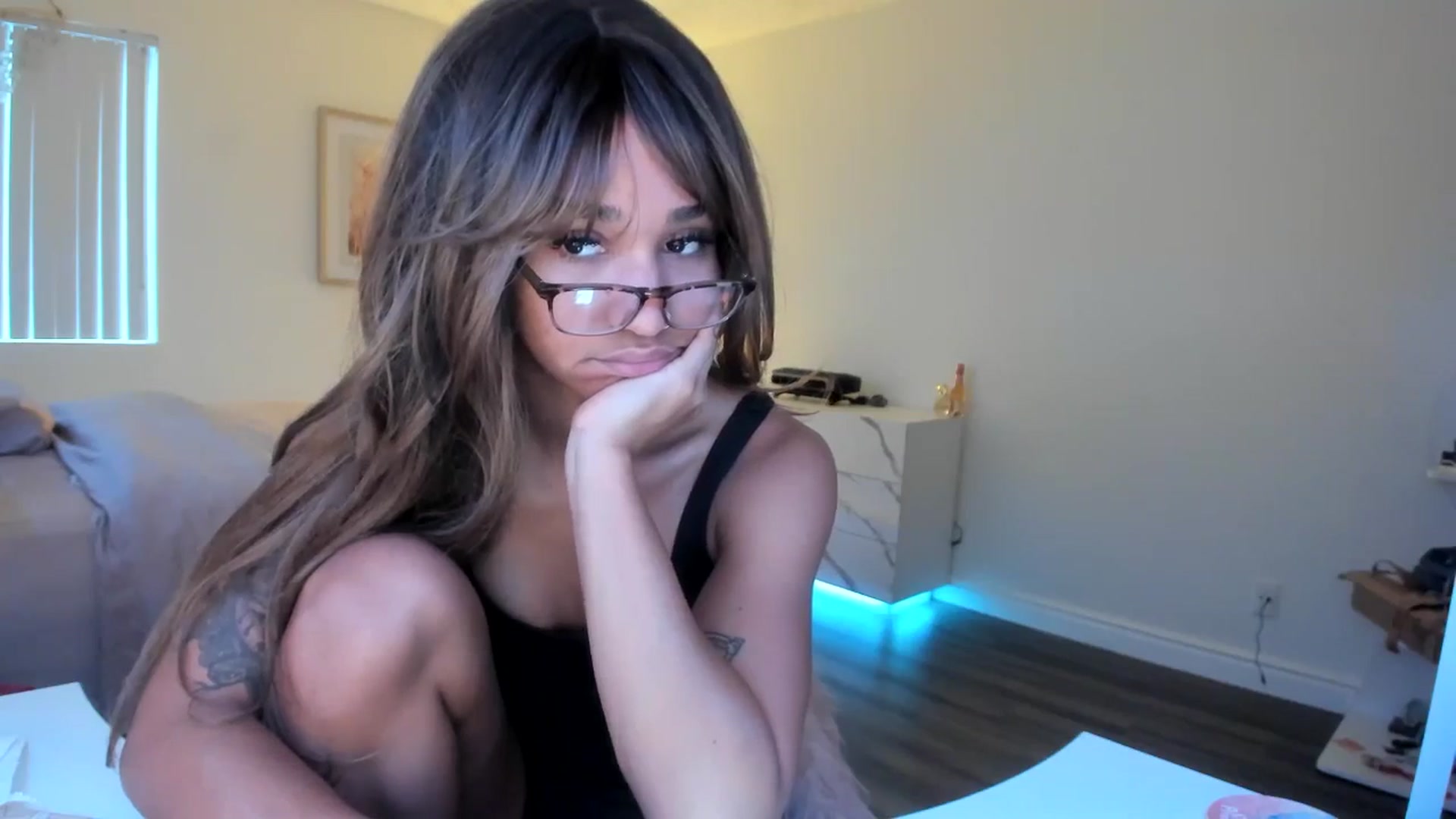 Gallery image thumbnail from KarmaLove's myfreecams stream on, 11/15/2025, 22:58 image 11 of 20