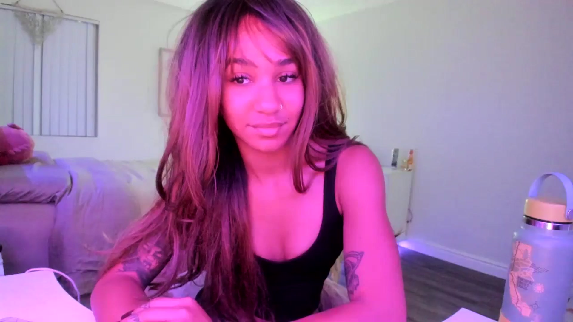 Gallery image thumbnail from KarmaLove's myfreecams stream on, 11/21/2025, 05:00 image 3 of 20